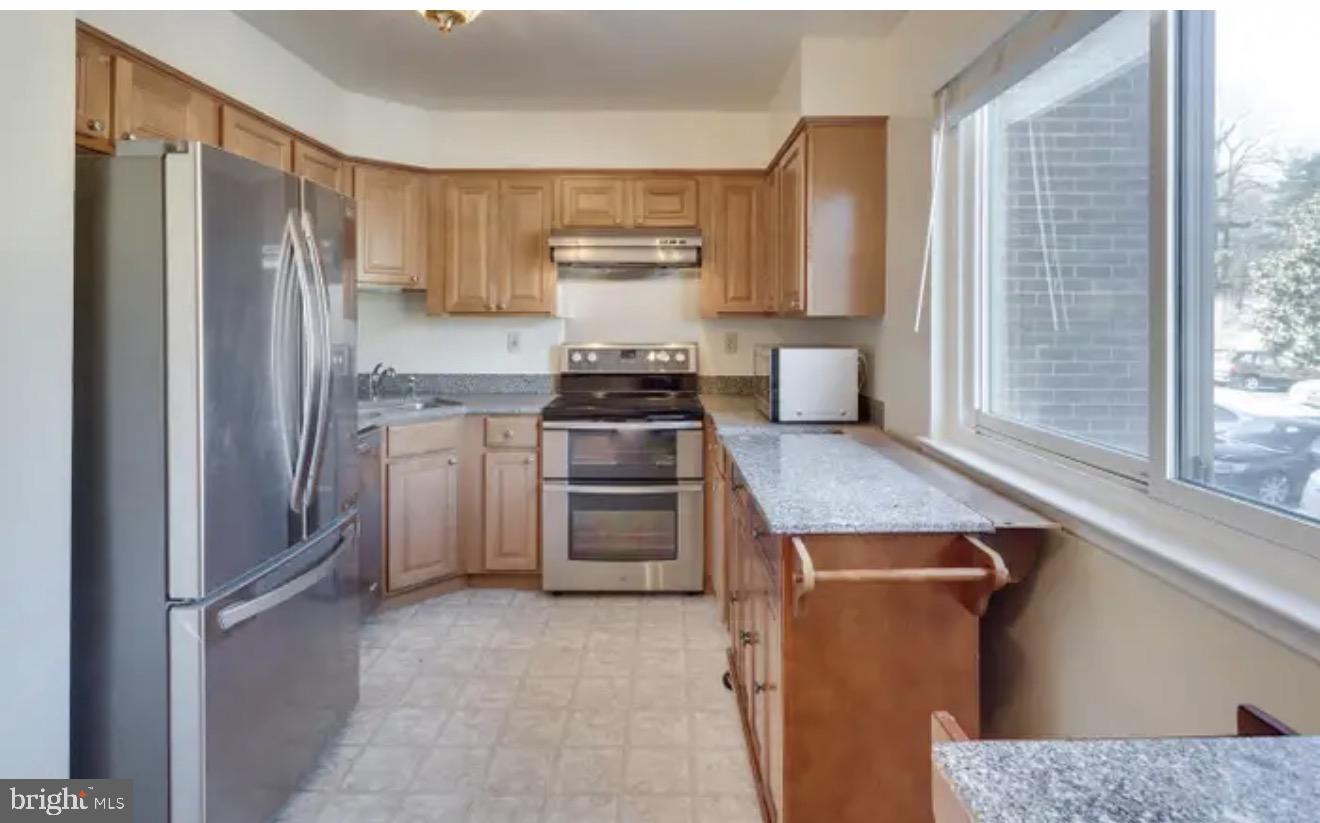 TYSONS COURT - Residential Lease