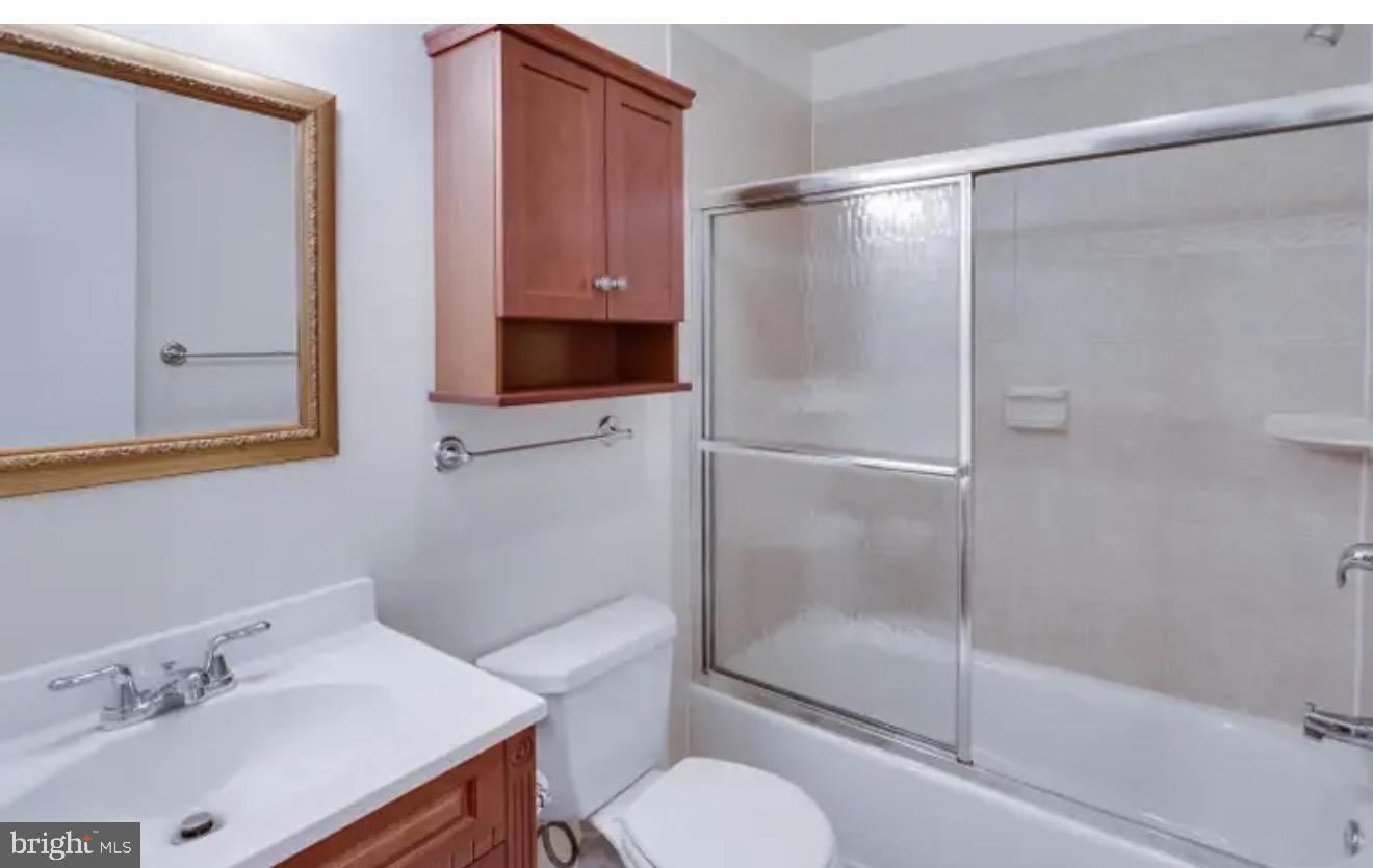 TYSONS COURT - Residential Lease