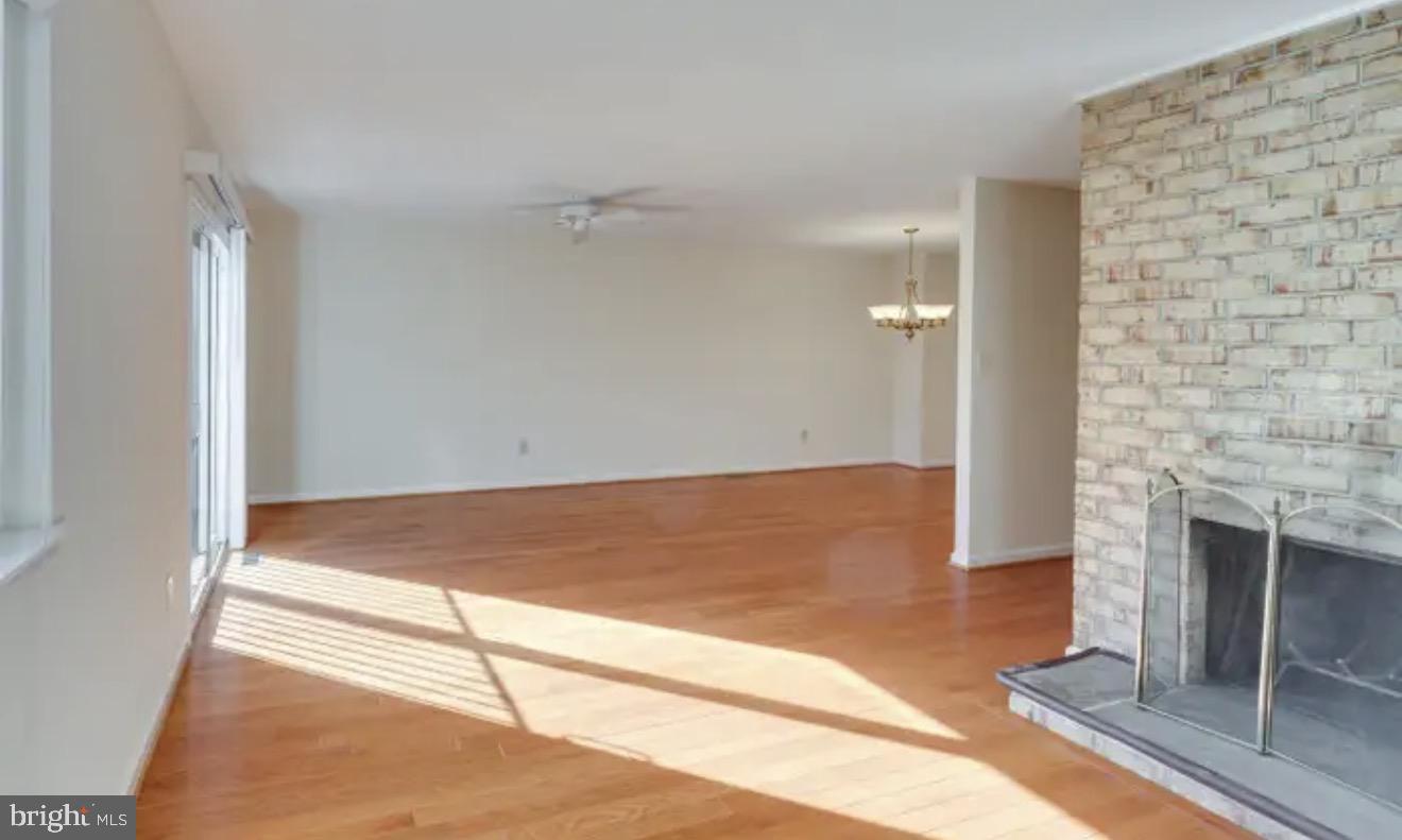 TYSONS COURT - Residential Lease