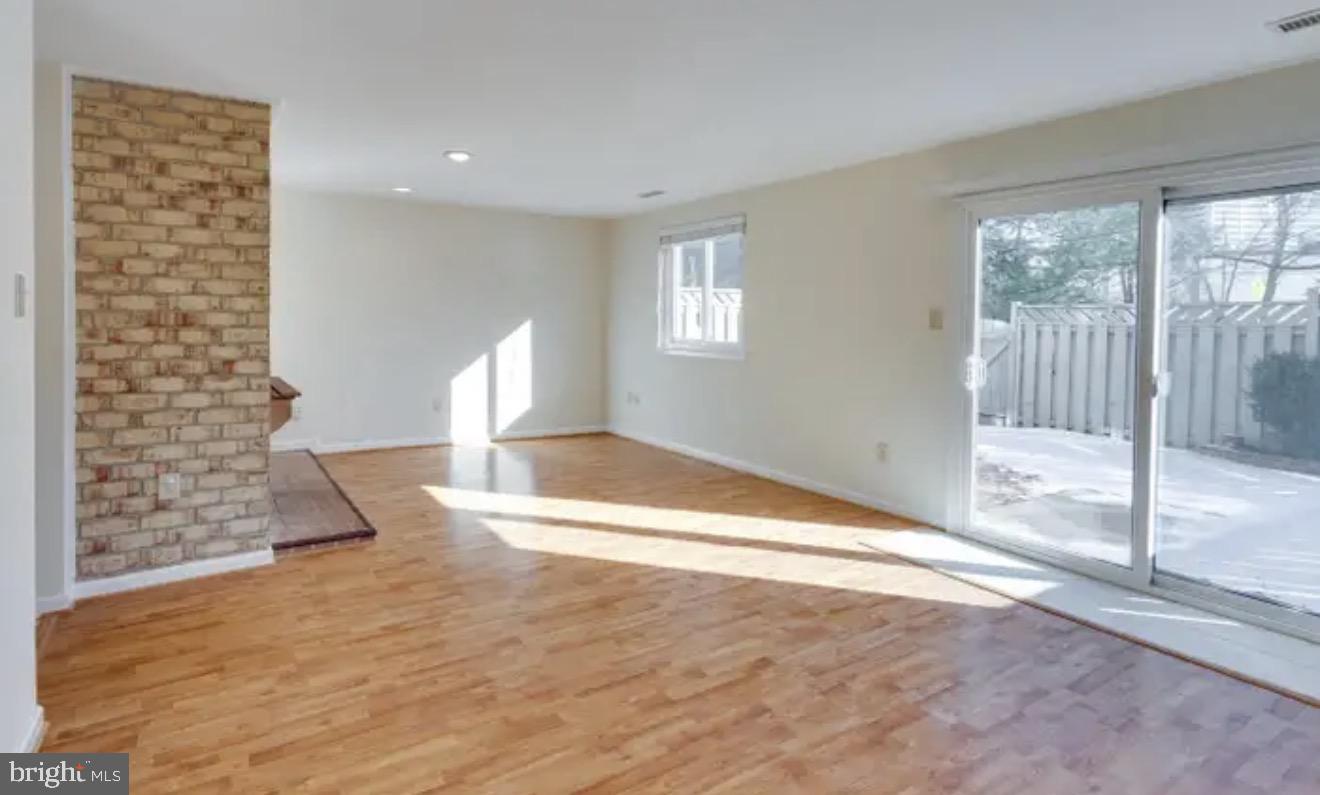 TYSONS COURT - Residential Lease