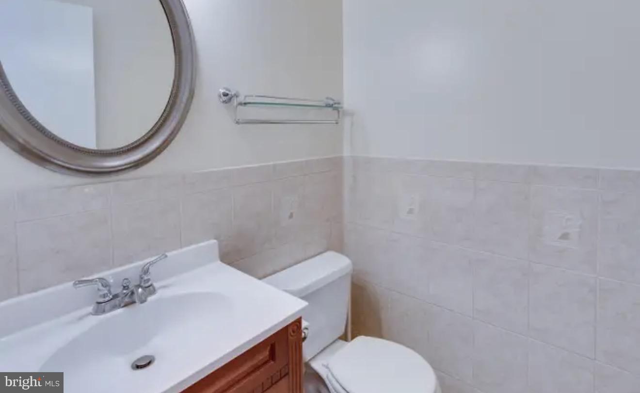 TYSONS COURT - Residential Lease