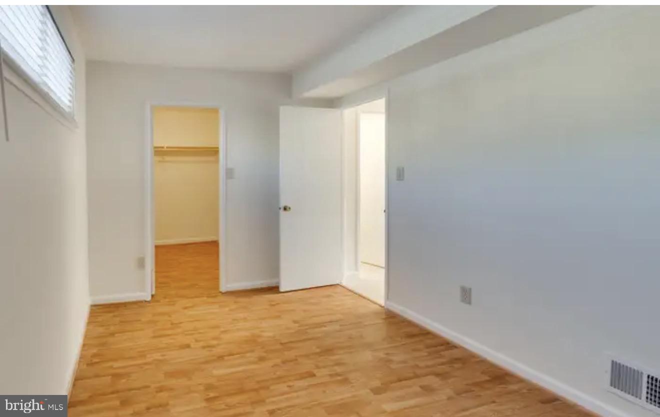 TYSONS COURT - Residential Lease