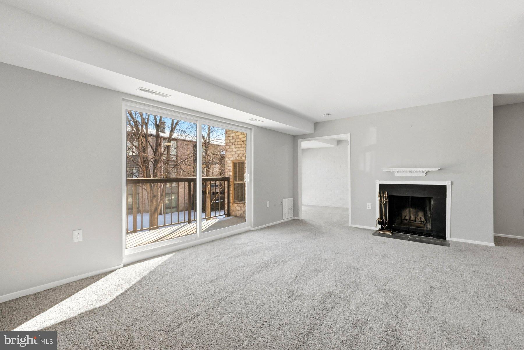 CENTER COURT - Residential