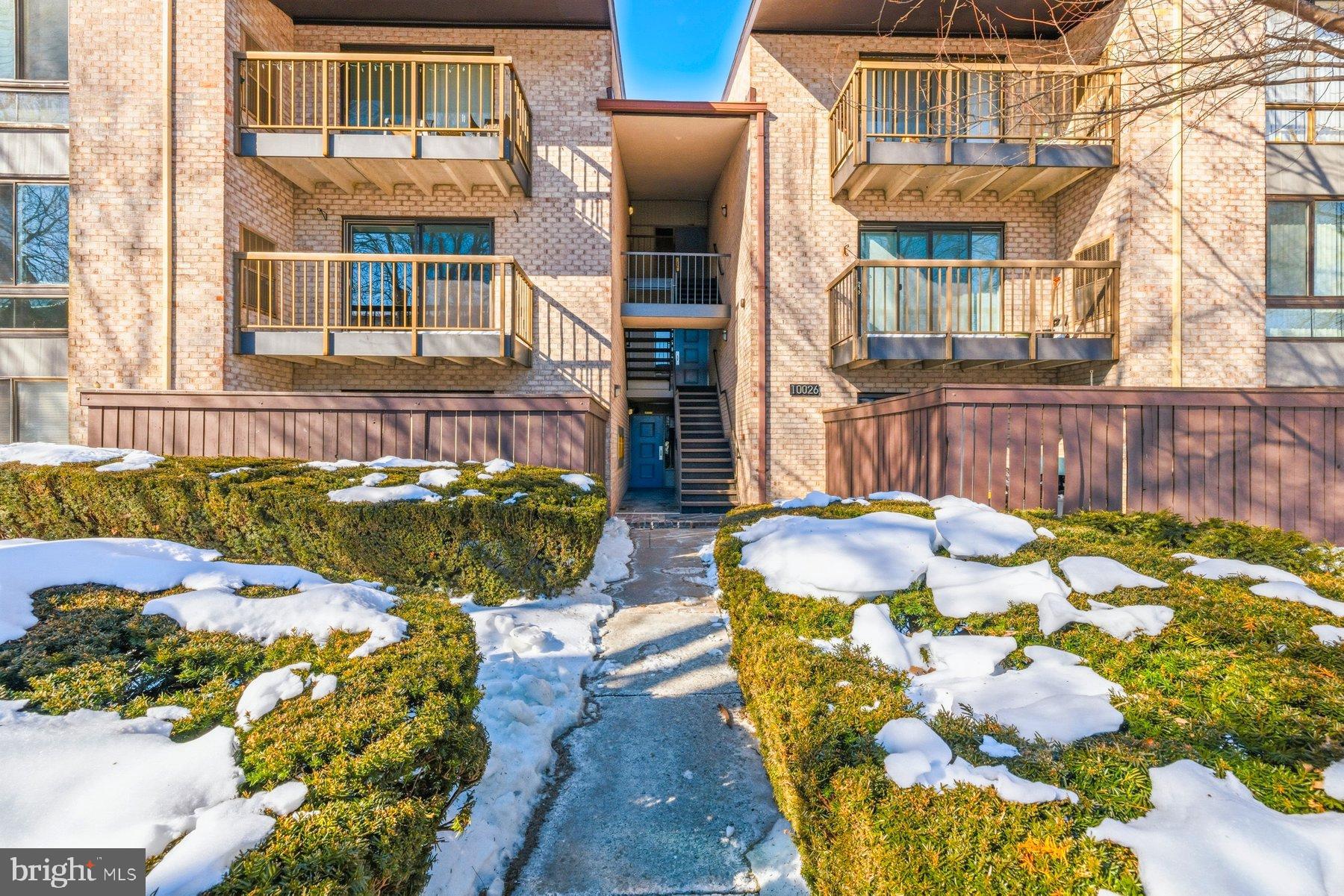 CENTER COURT - Residential