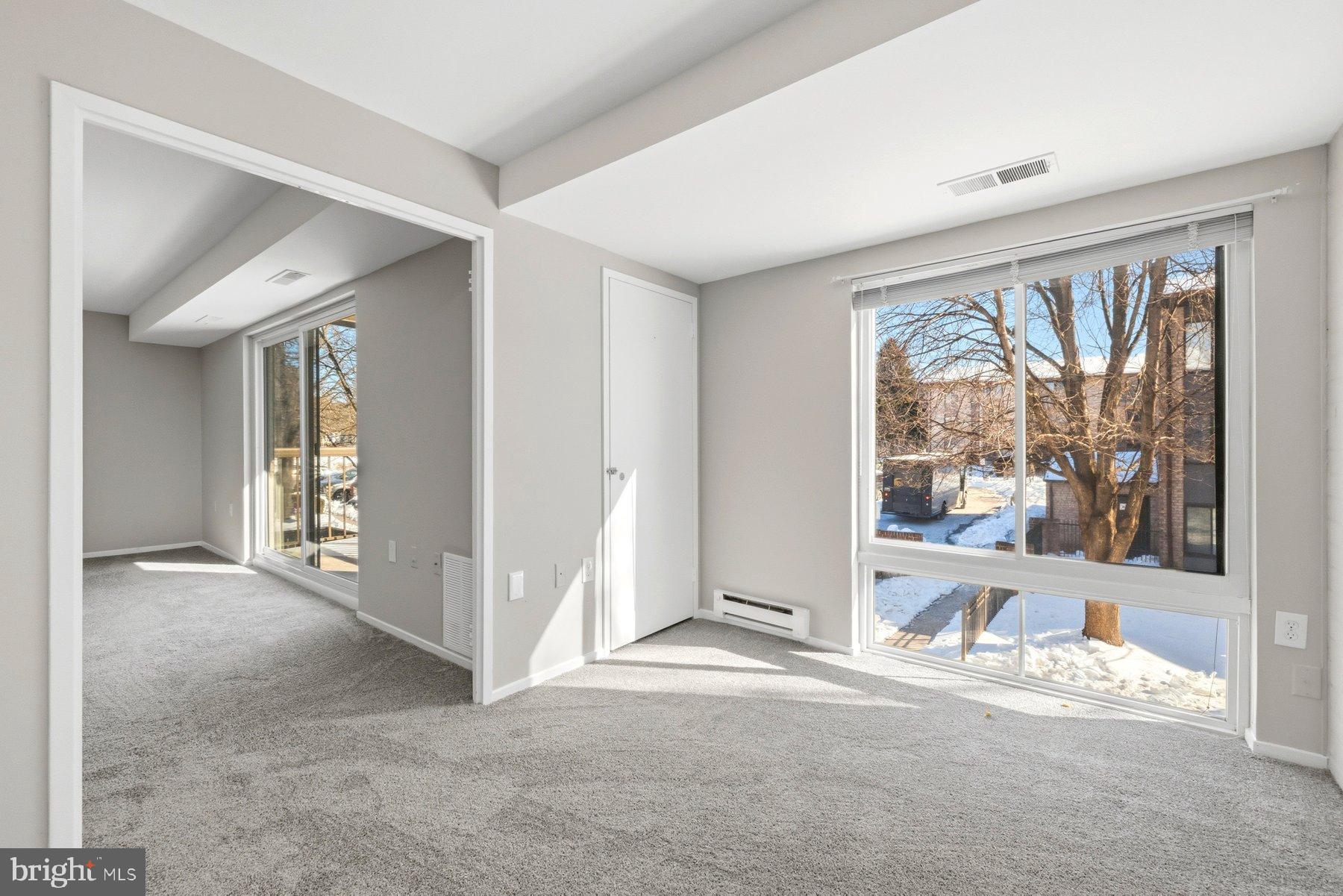 CENTER COURT - Residential