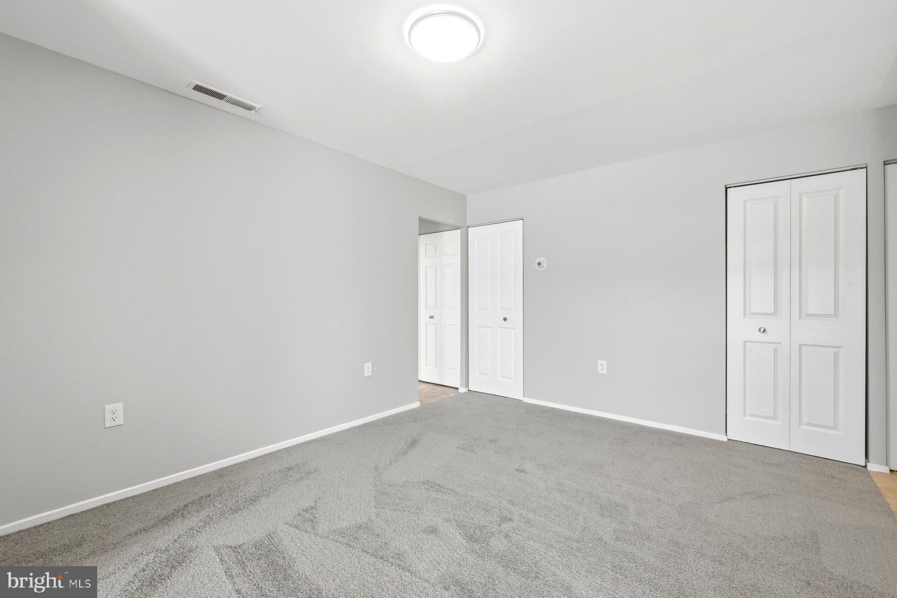 CENTER COURT - Residential