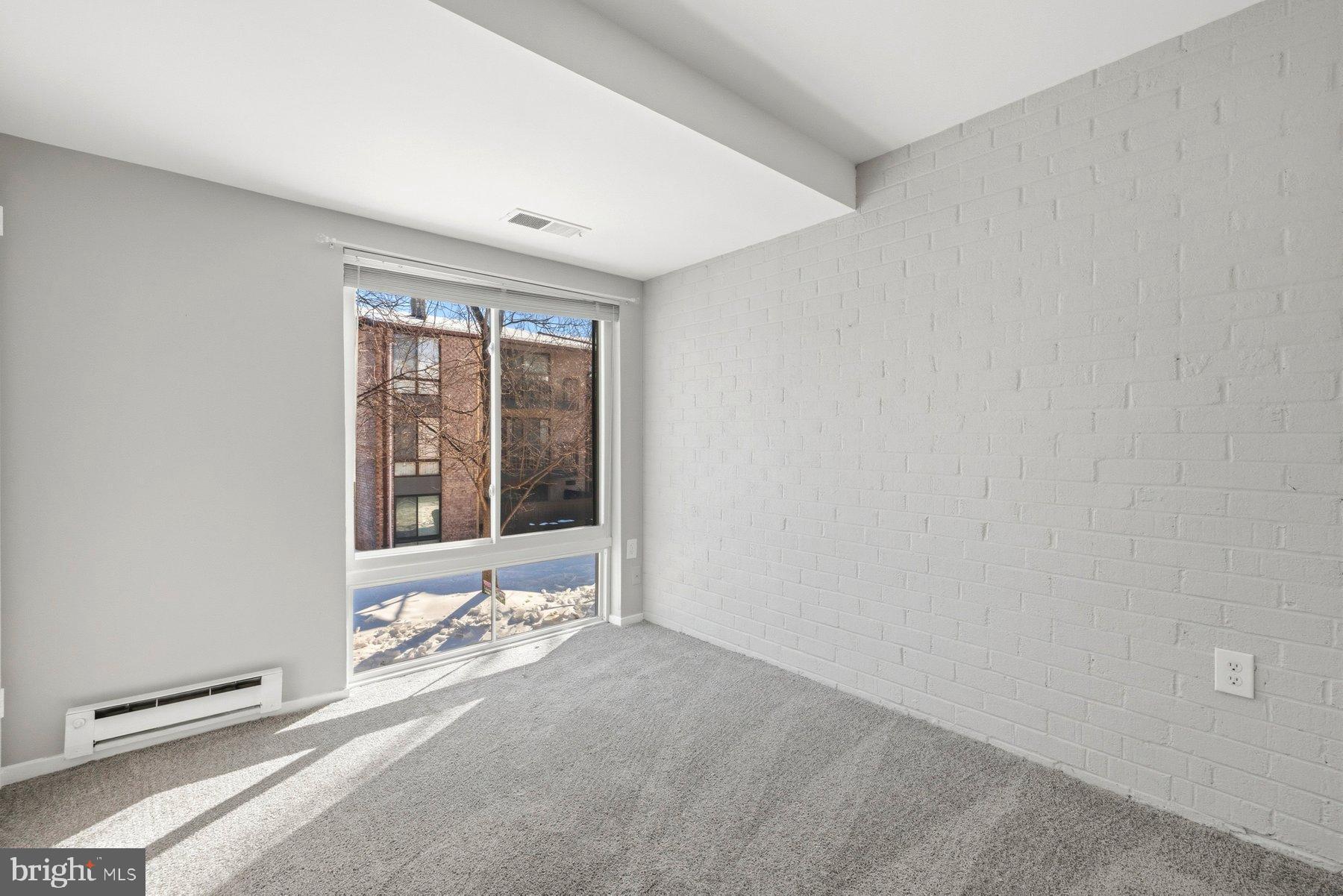 CENTER COURT - Residential