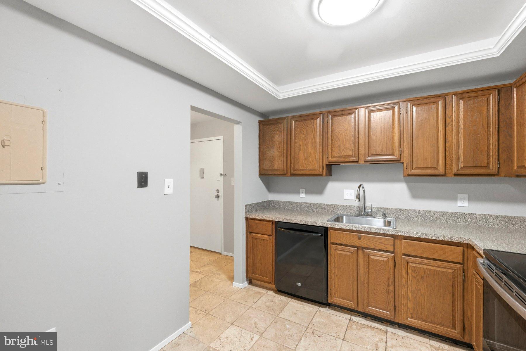 CENTER COURT - Residential