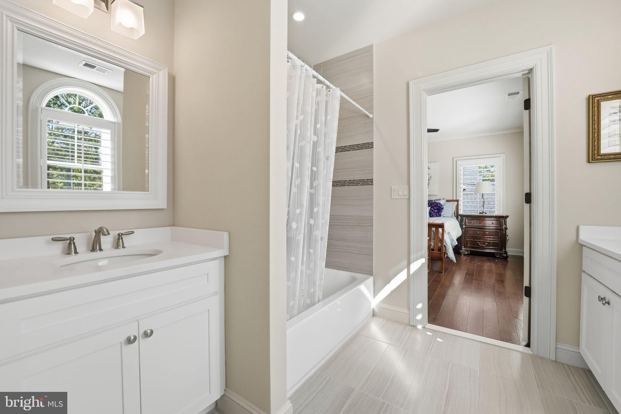 VIENNA WOODS - Residential