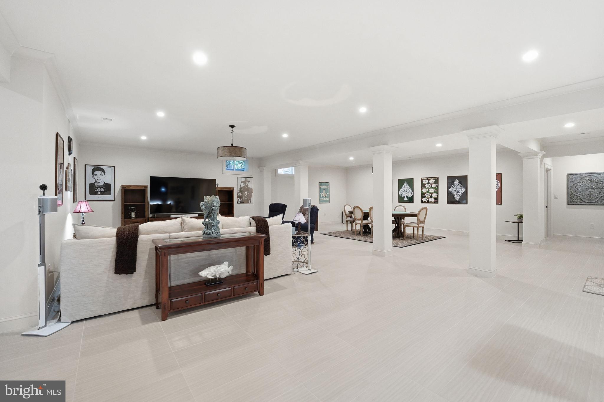 VIENNA WOODS - Residential