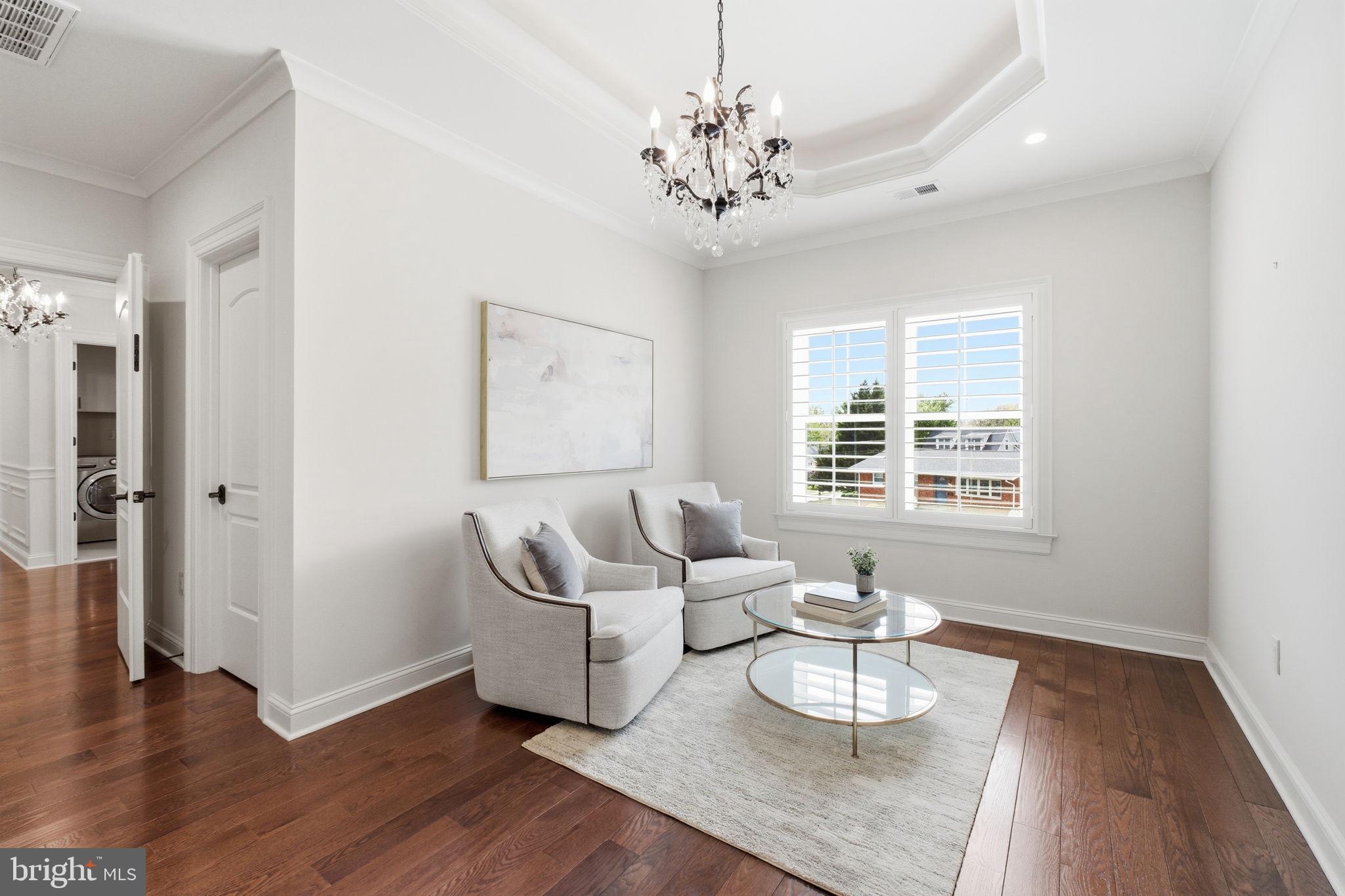 VIENNA WOODS - Residential