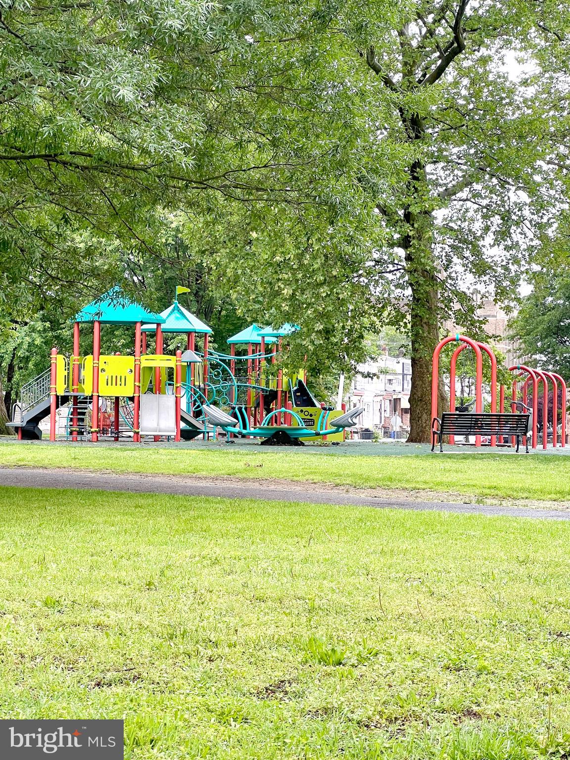 ELMWOOD PARK - Residential