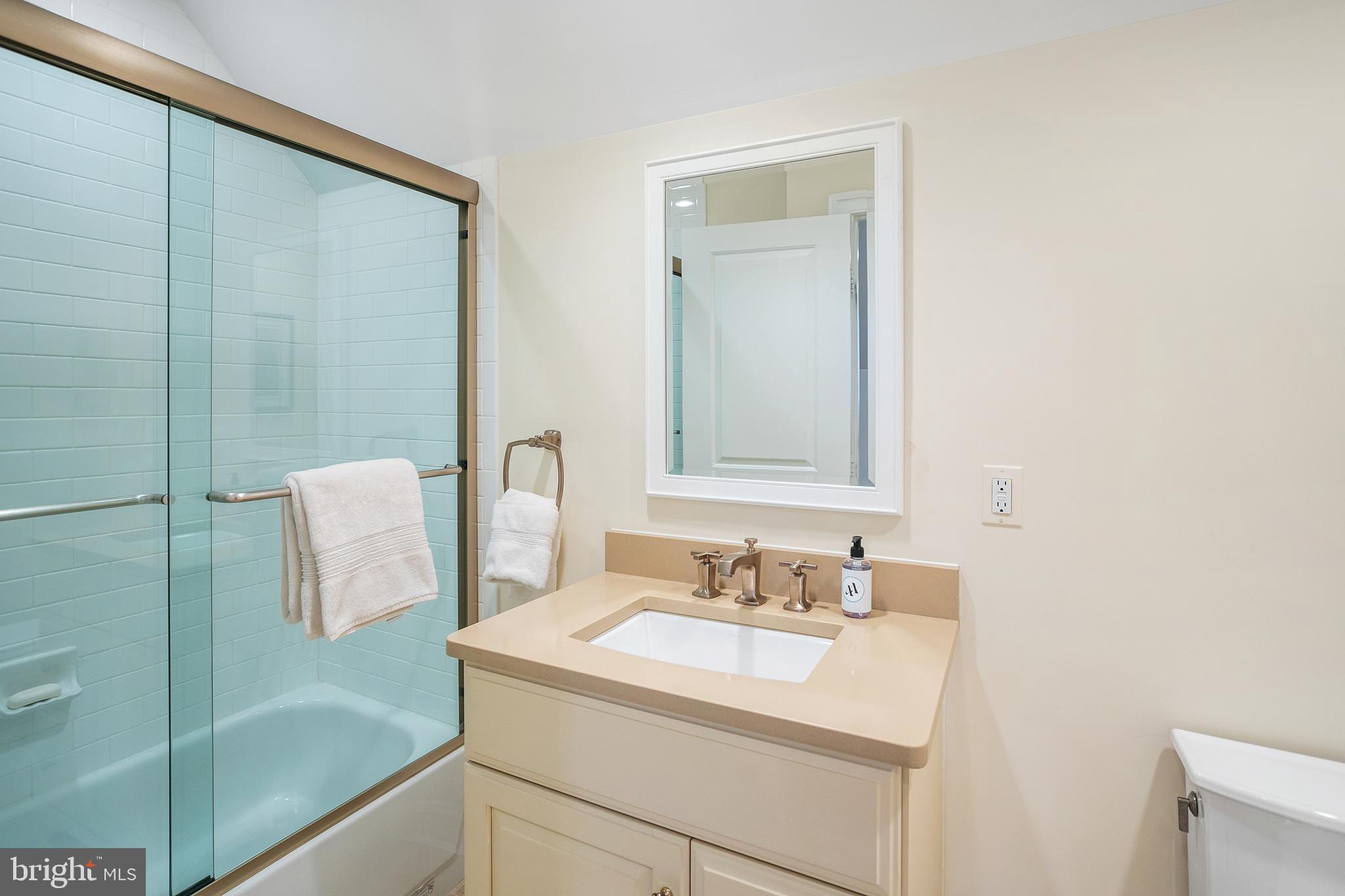 FOREST HILLS - Residential