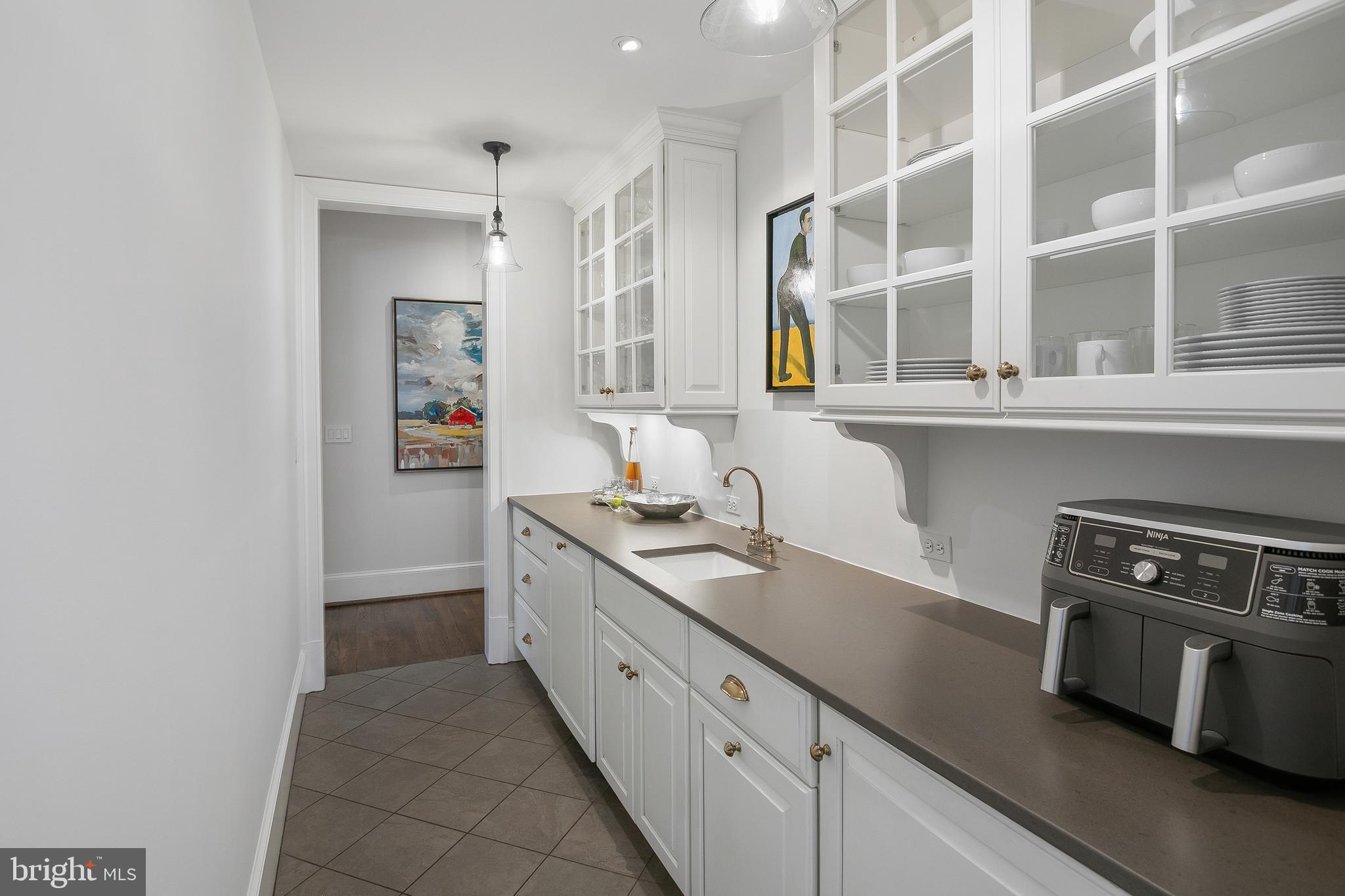 FOREST HILLS - Residential
