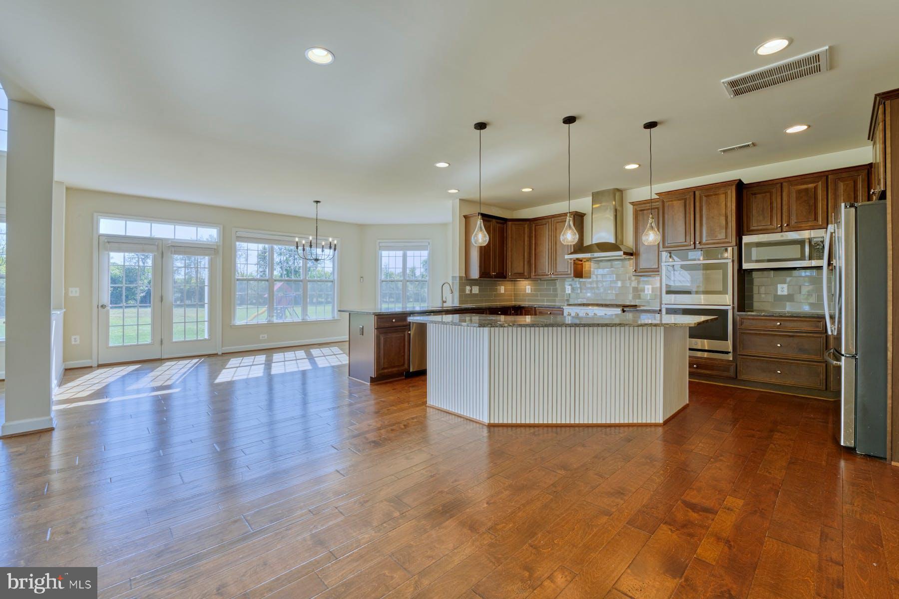 LEE'S CROSSING - Residential