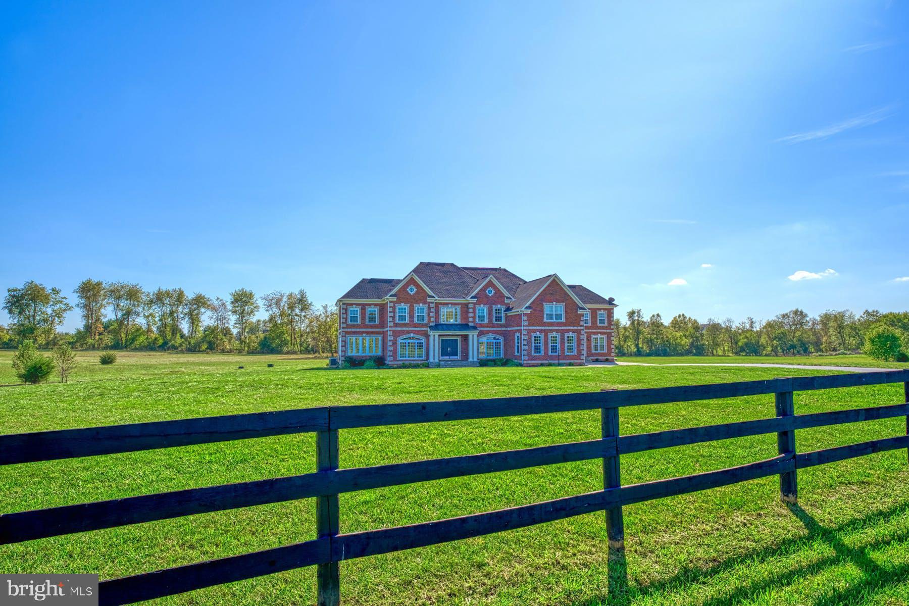 LEE'S CROSSING - Residential