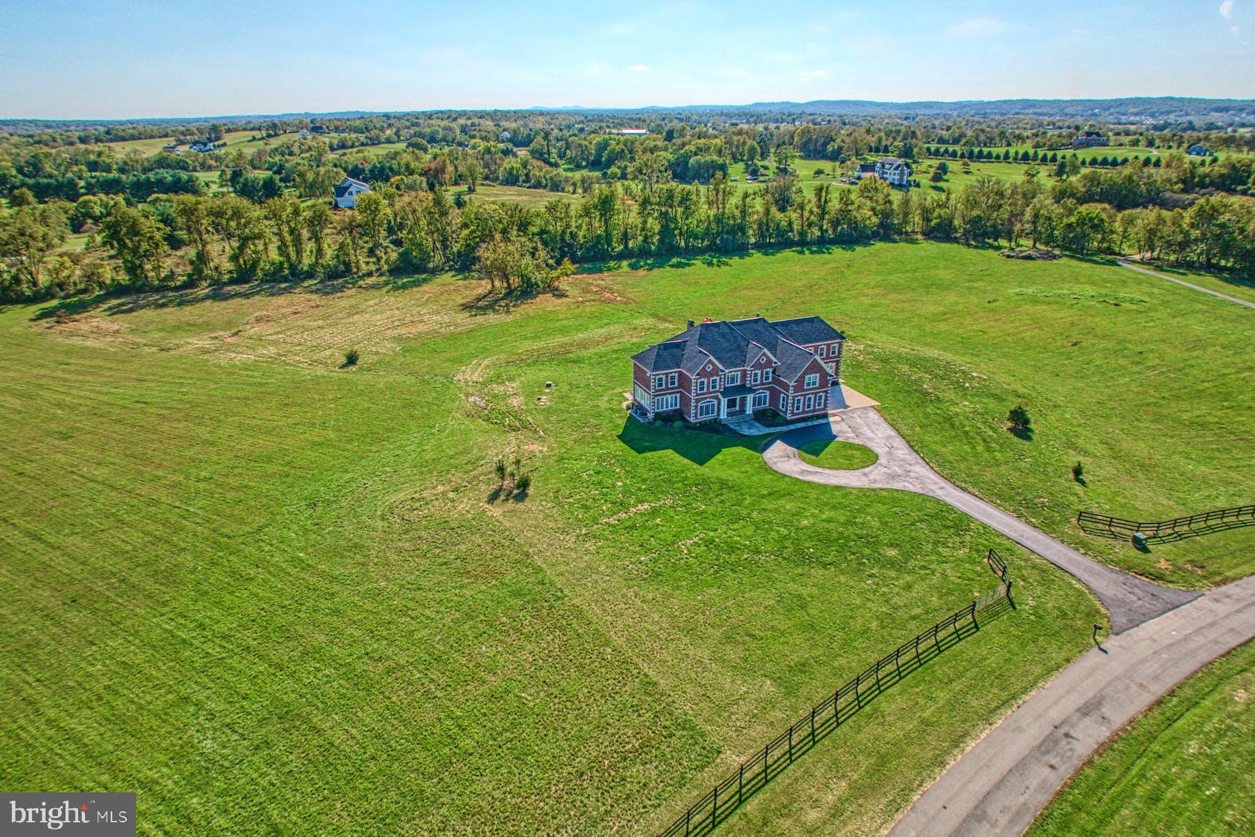 LEE'S CROSSING - Residential