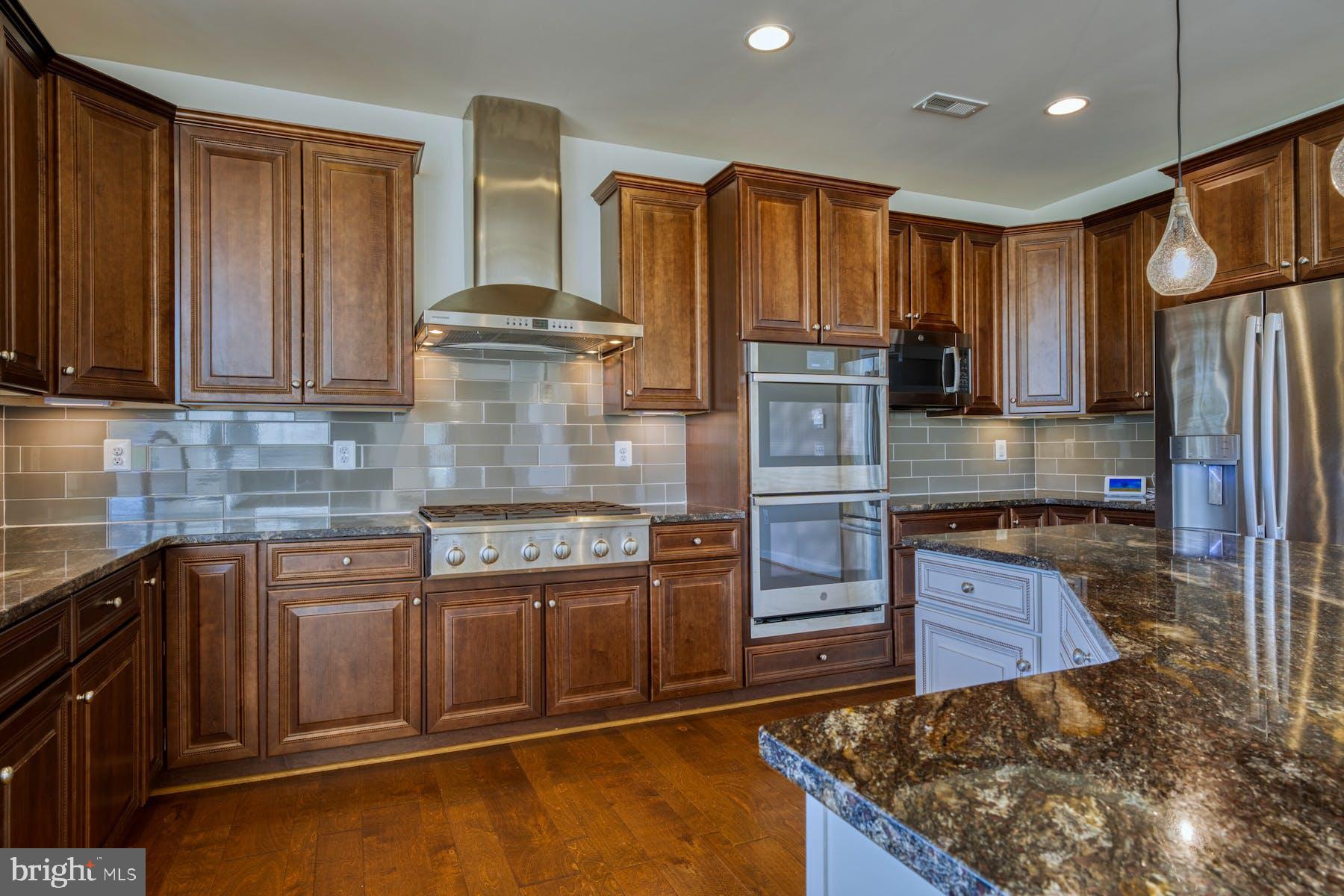 LEE'S CROSSING - Residential