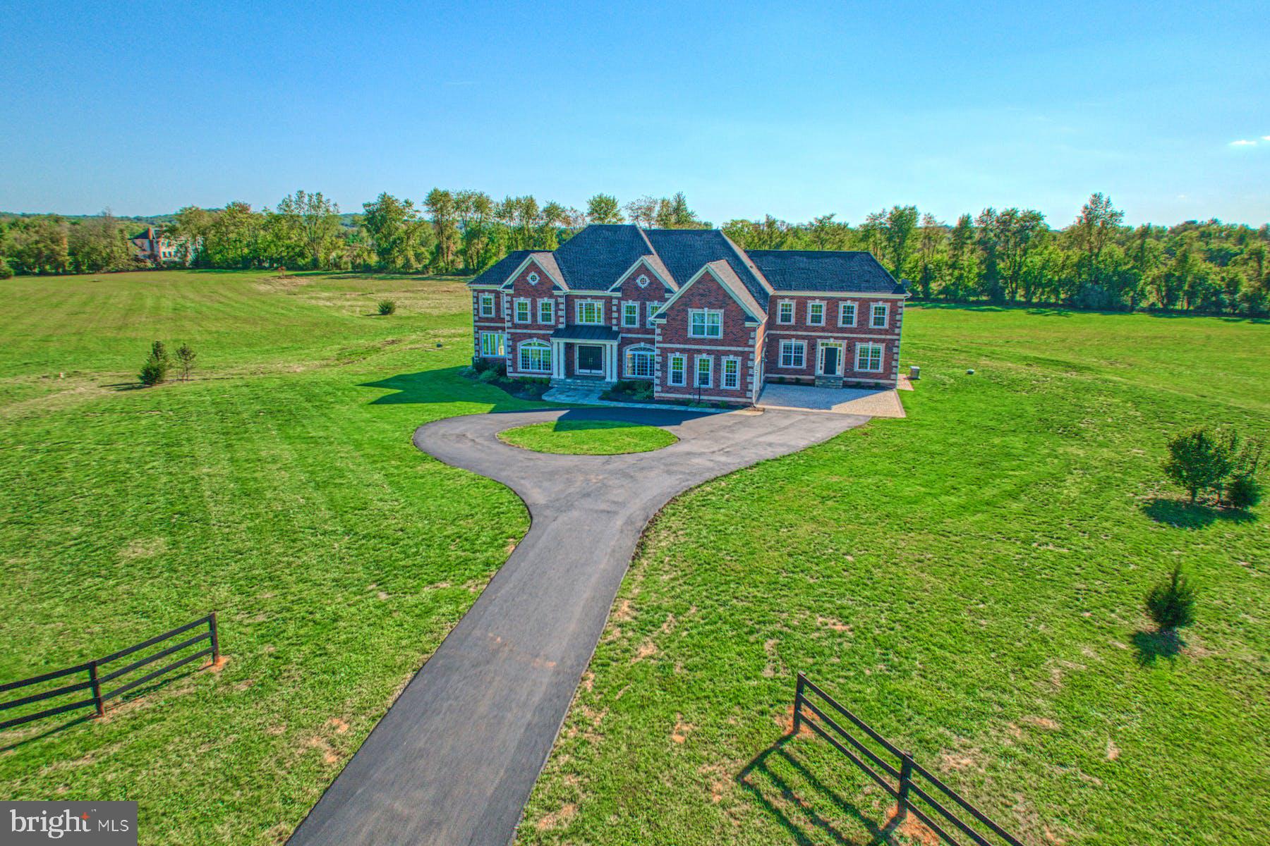 LEE'S CROSSING - Residential