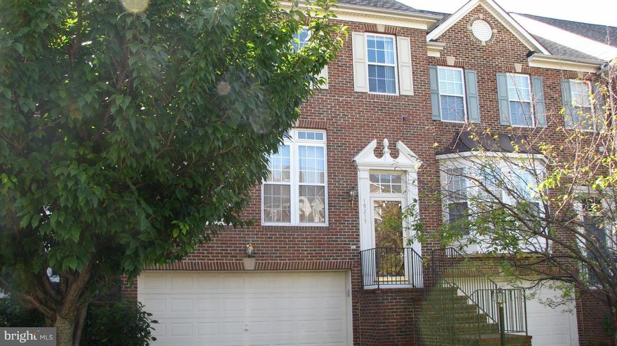 Large townhouse with bumpouts.  Great views off the back deck. Fresh paint in kitchen, master bath, and downstairs bath.  No maintenance back yard.  Access to all Lansdowne on the Potomac amenities.  Short term rental, or 1 year lease available.   1 dog accepted.