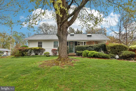 7836 Heritage Drive, Annandale, VA MLS: VAFX2232344