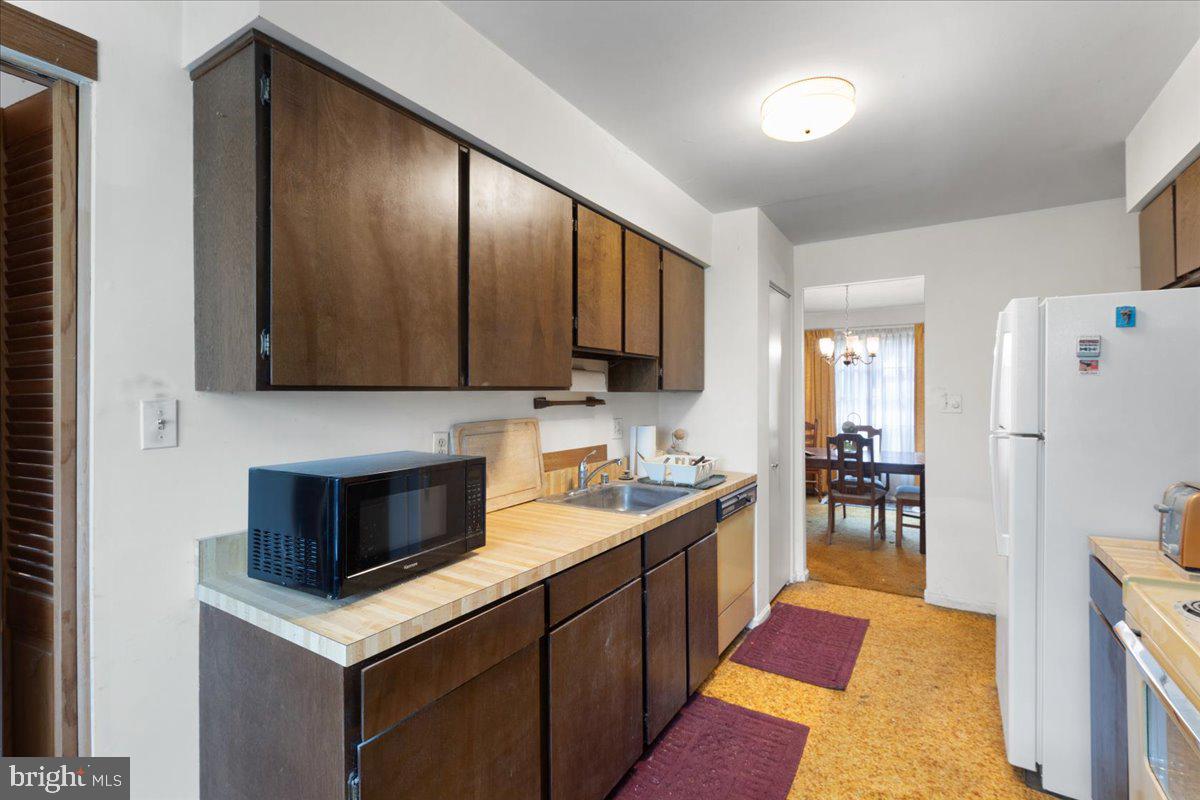 FONT HILL MANOR - Residential