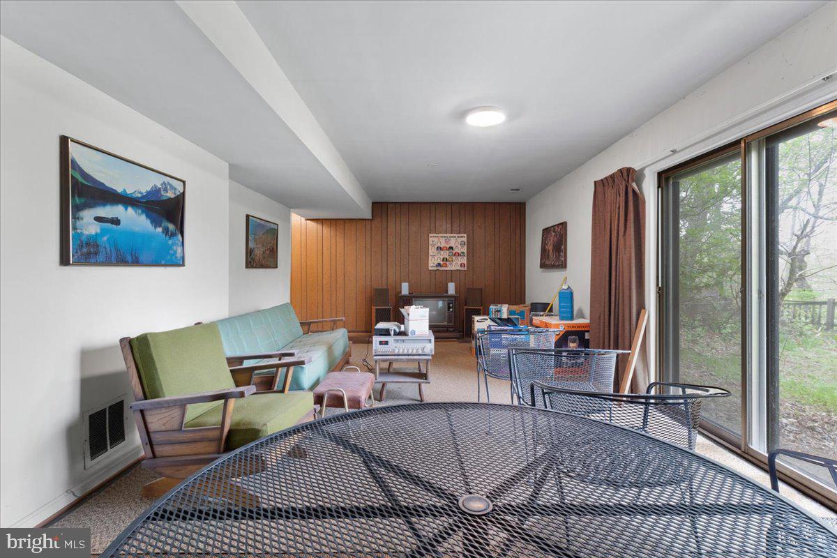 FONT HILL MANOR - Residential