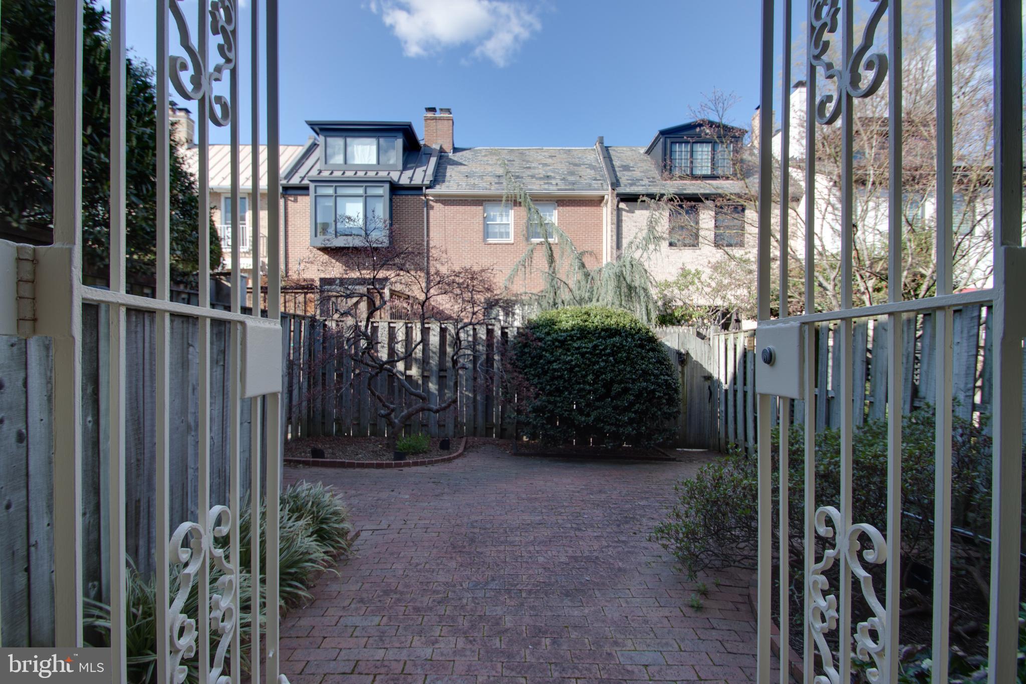 BRANDT TOWNHOUSE - Residential