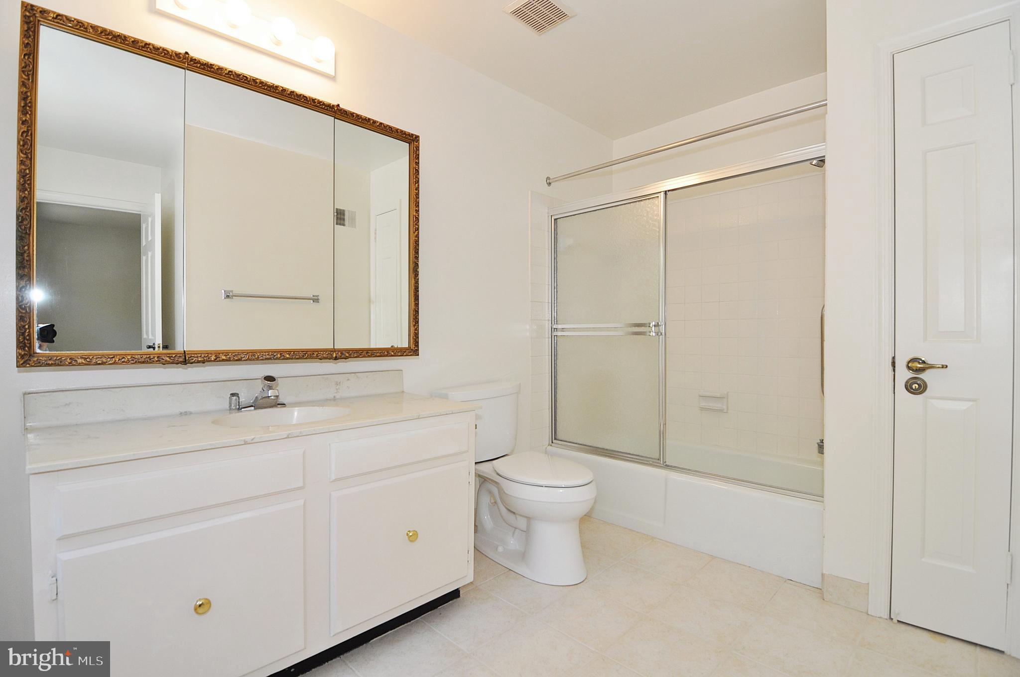 FOREST HILLS COMMONS - Residential