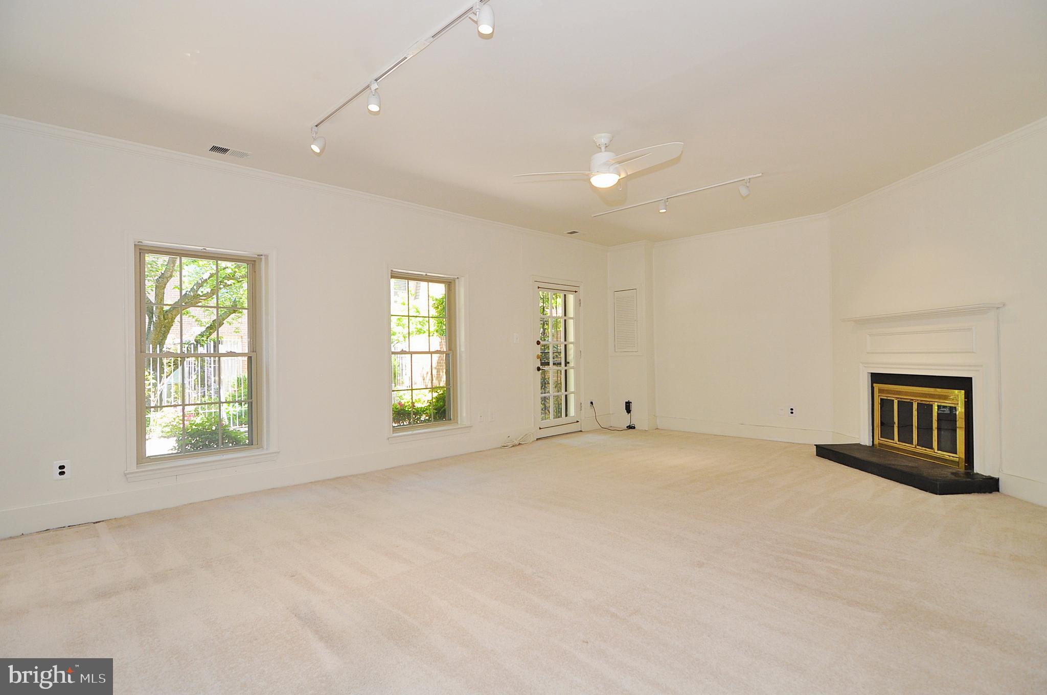 FOREST HILLS COMMONS - Residential