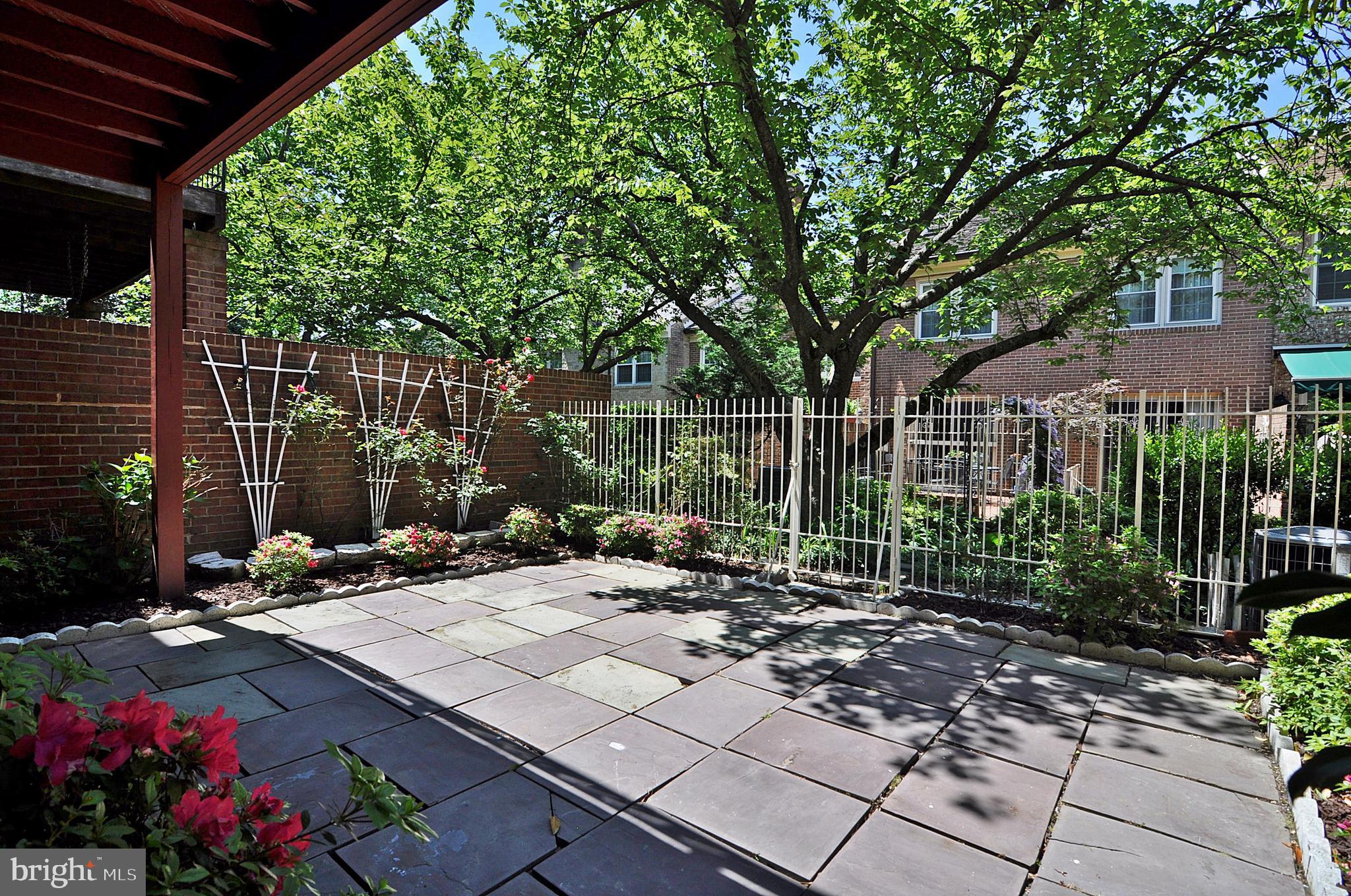 FOREST HILLS COMMONS - Residential