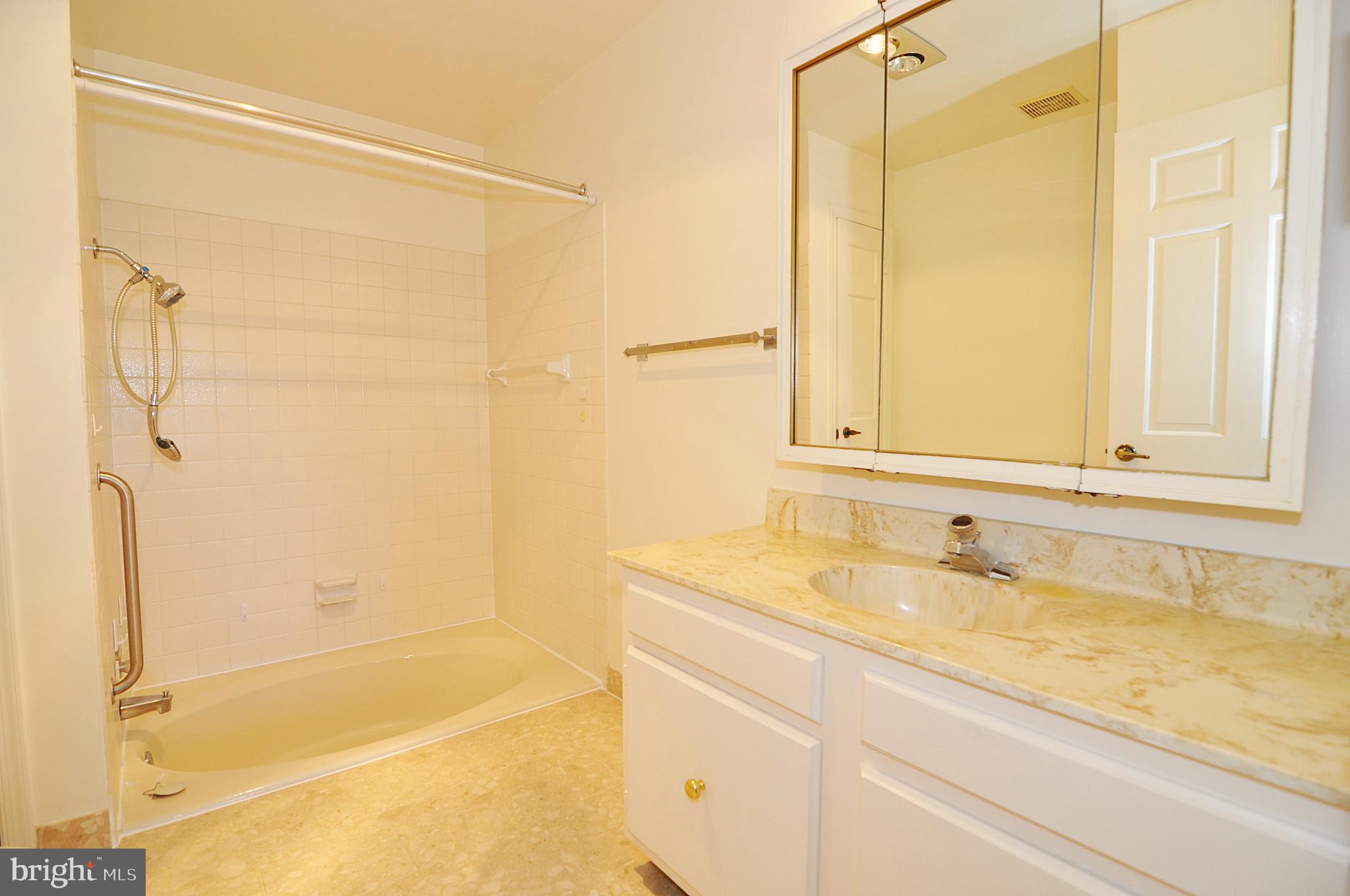 FOREST HILLS COMMONS - Residential