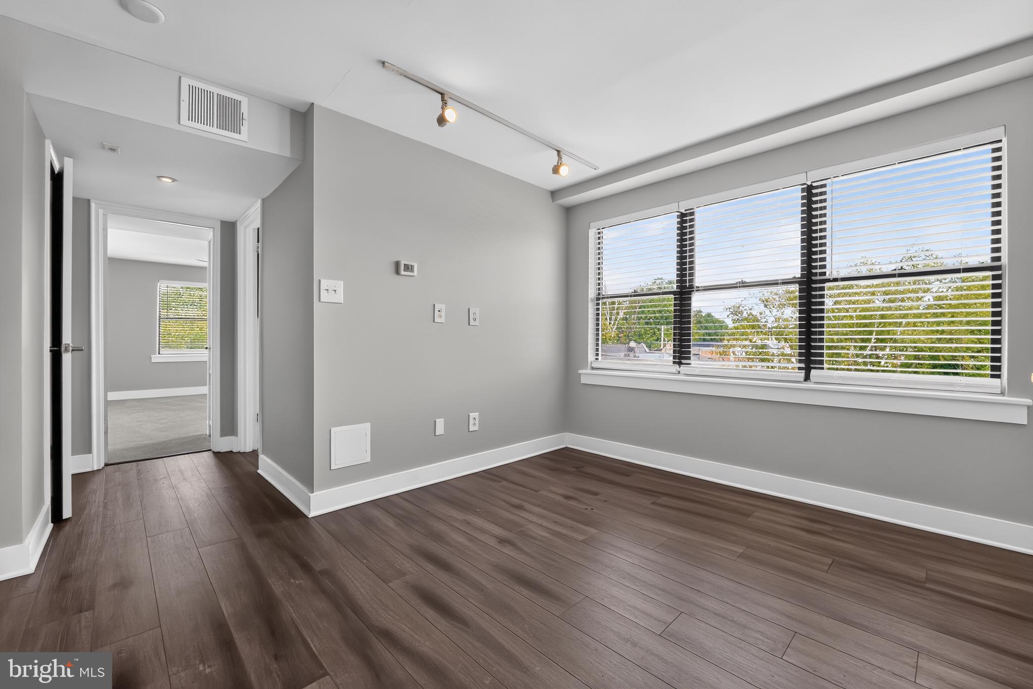 210 OAKWOOD STREET 212 SE 318