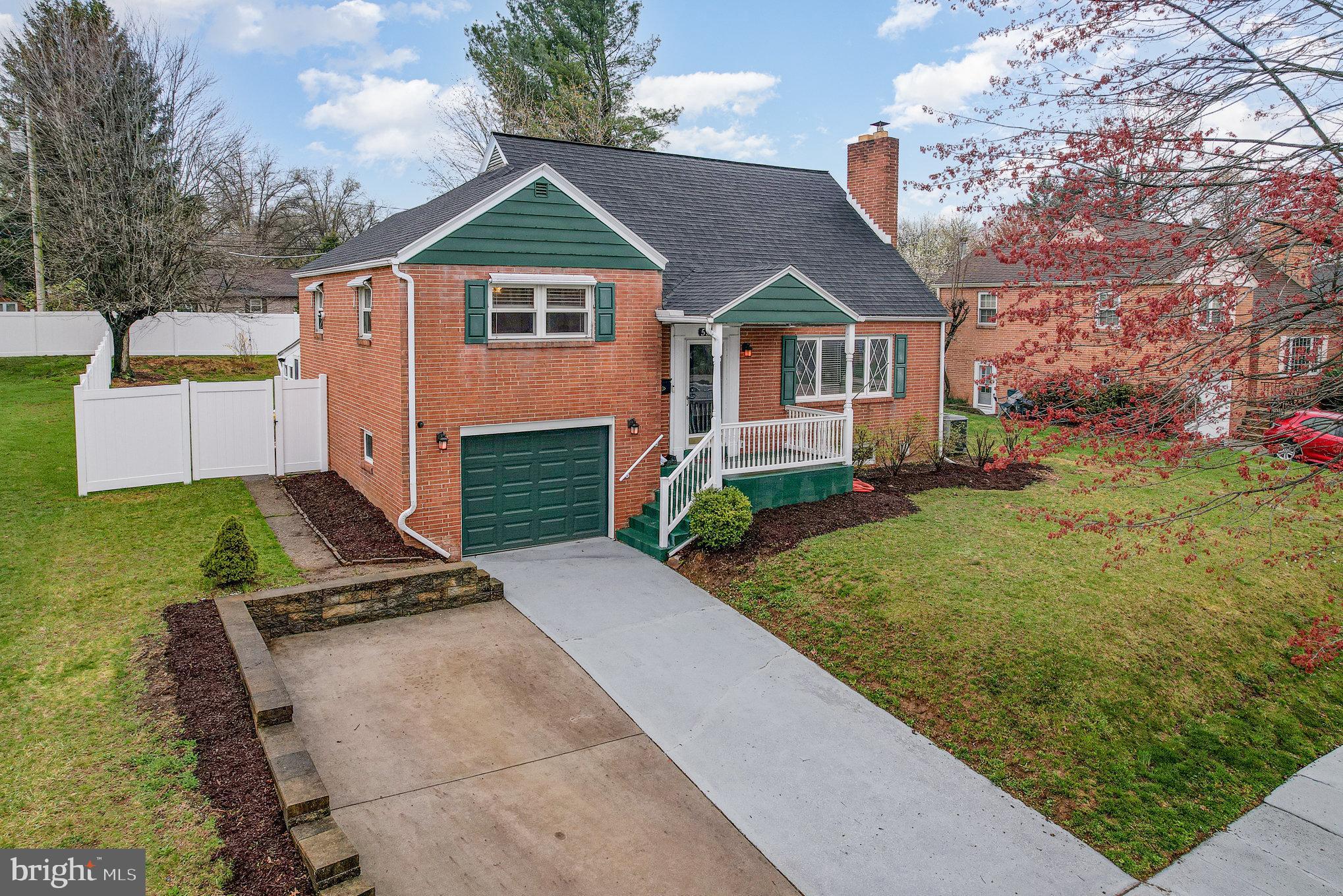 LENKER MANOR - Residential