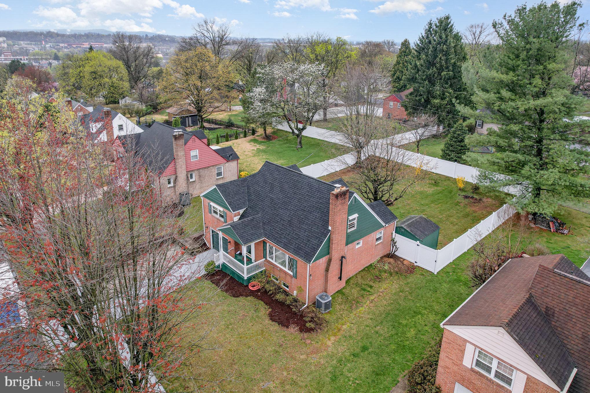 LENKER MANOR - Residential