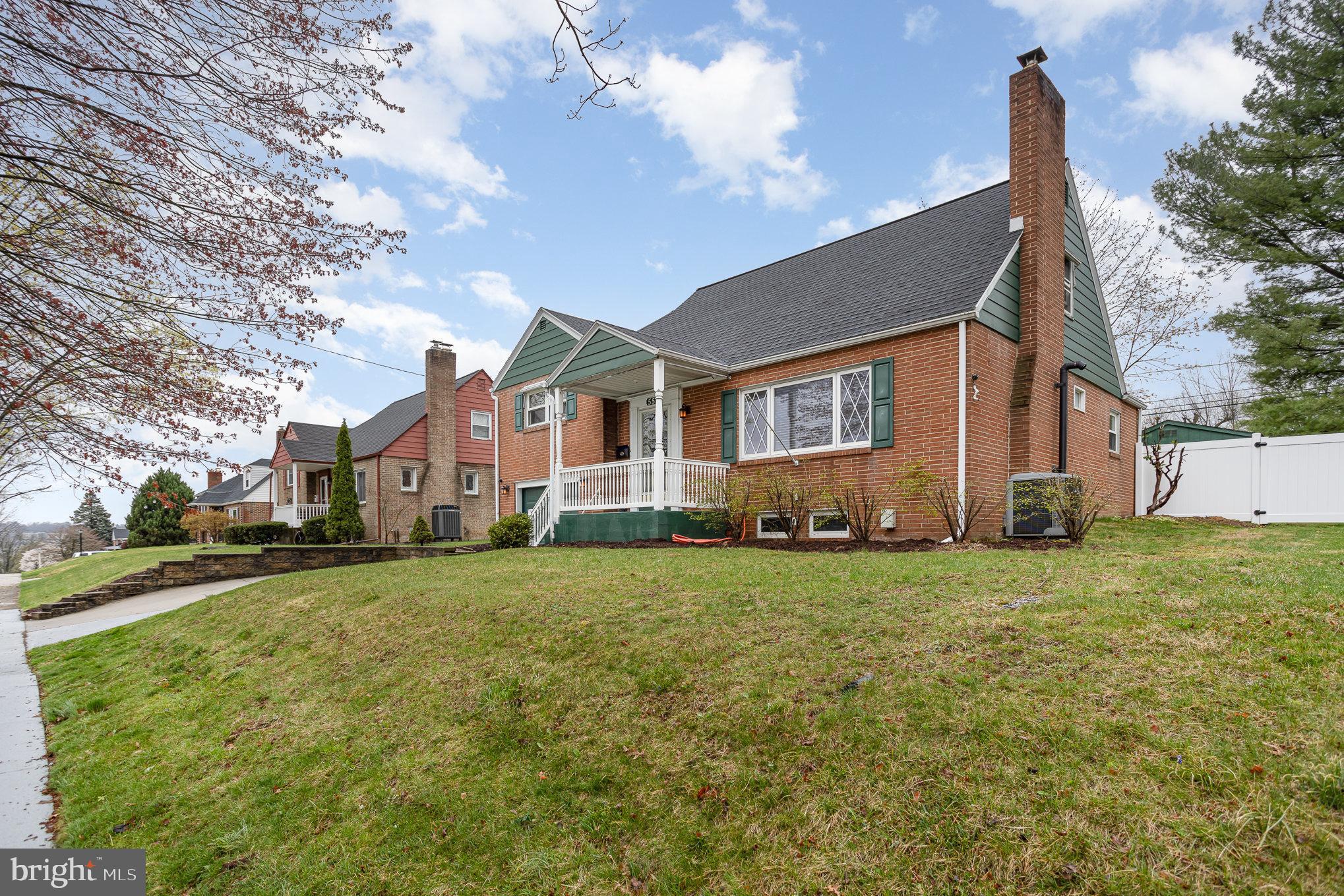 LENKER MANOR - Residential