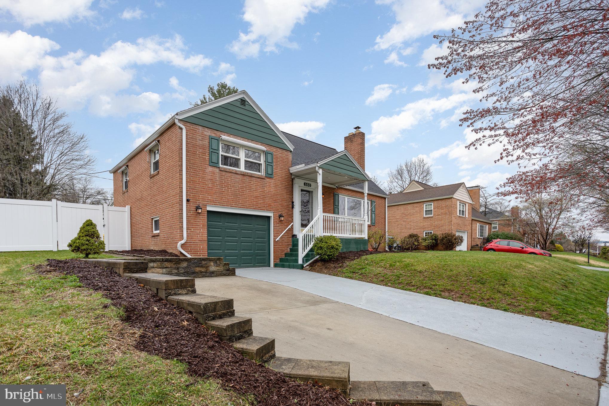 LENKER MANOR - Residential