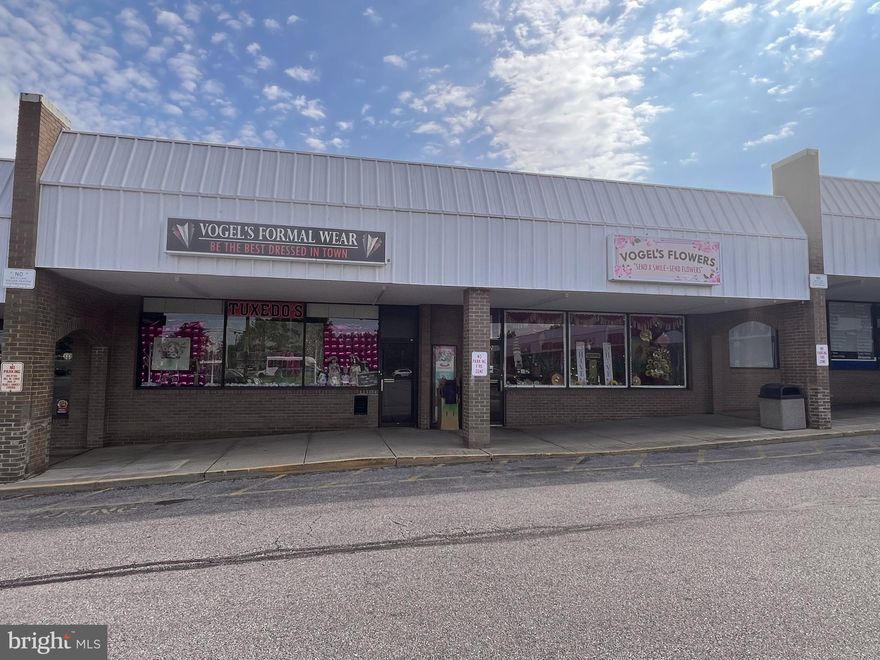 Thriving Flower Shop ( Vogel Flowers ) located in Pinefield Center, Current owner has been operating this shop since 1994 , The previous owner started Vogel Flowers in 1982 ***STRONG CASH FLOW *** Tons of long standing accounts , ***Constant Repeat Customers*** Equipment and Delivery Vehicle *** Seller will assist with the start up for new owner *** Don't miss this opportunity for steady income  *** ALL  APPOINTMENTS MUST BE SCHEDULED IN AVANCE DUE TO THE AMOUNT OF THE DAILY BUSINESS TAKING PLACE *** Financials  will be made available upon engagement.  "This listing is a Business Only Listing "  ***  Property Does Not Convey *** Please contact the Listing Agent with questions ***  Thanks