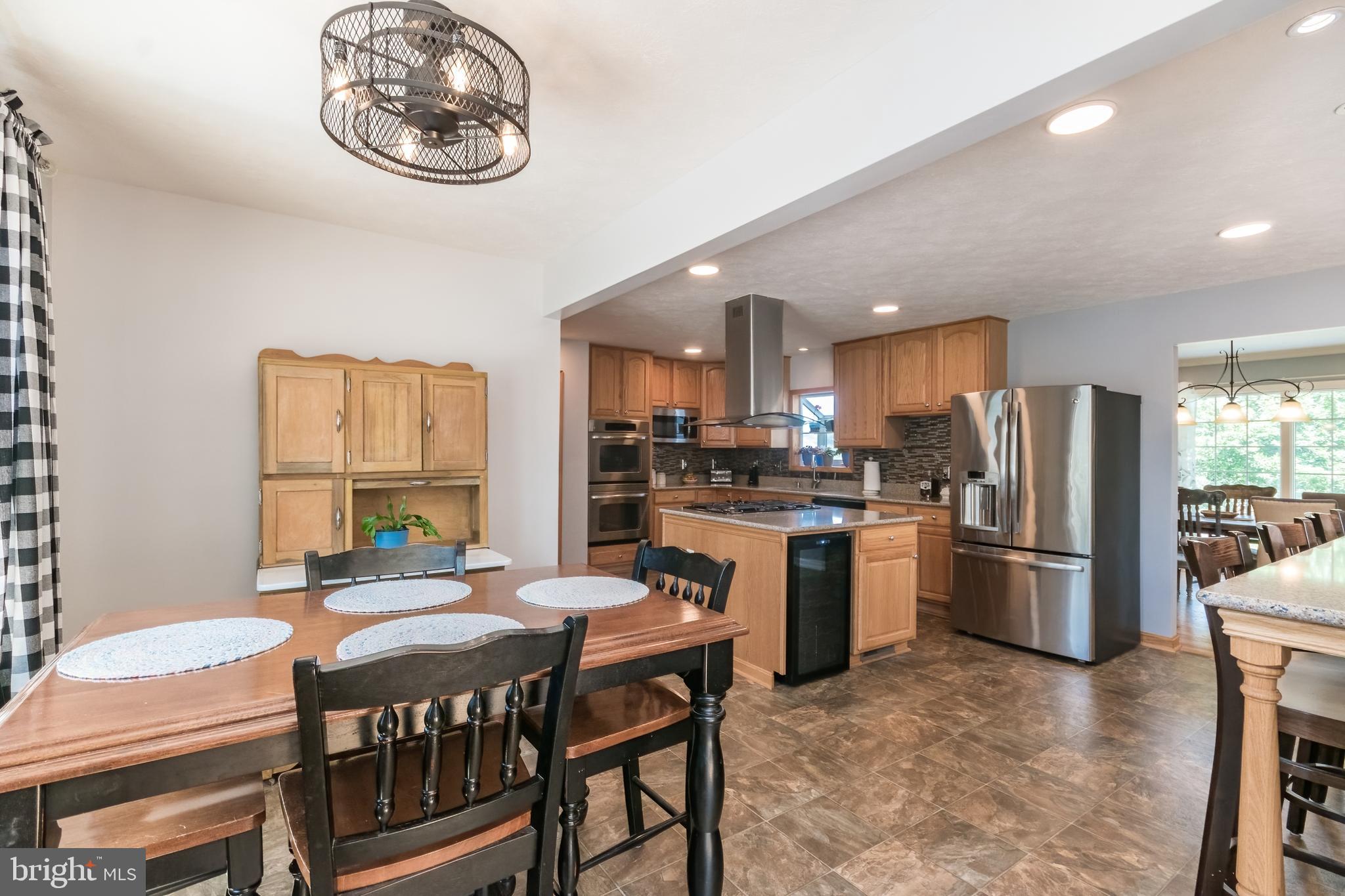 VILLAGE SQUARE - Residential