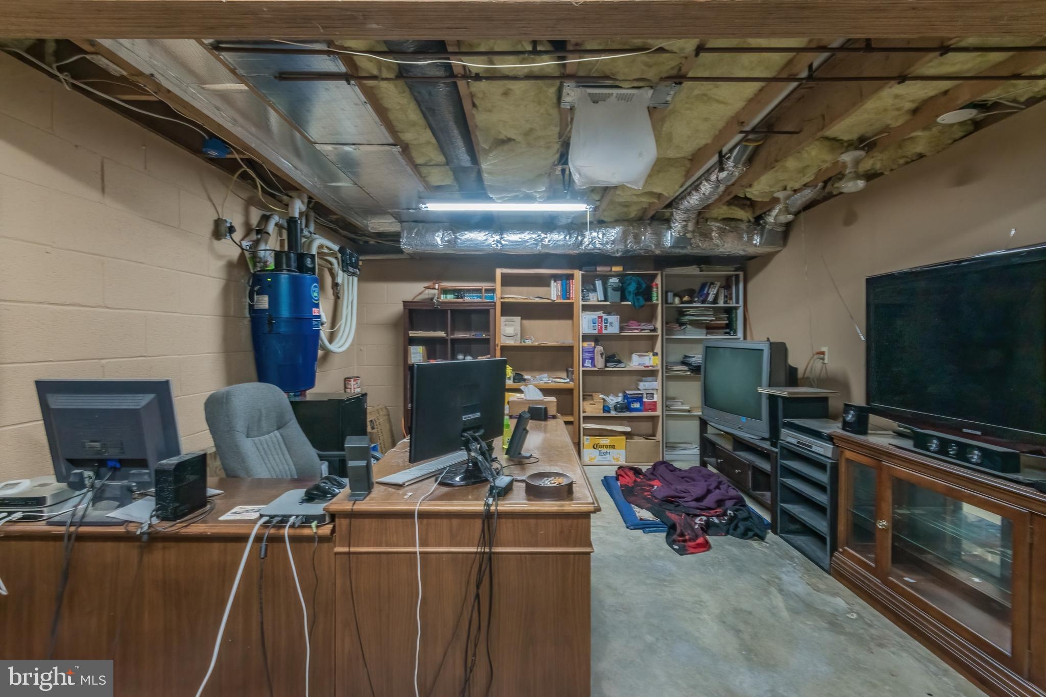 VILLAGE SQUARE - Residential