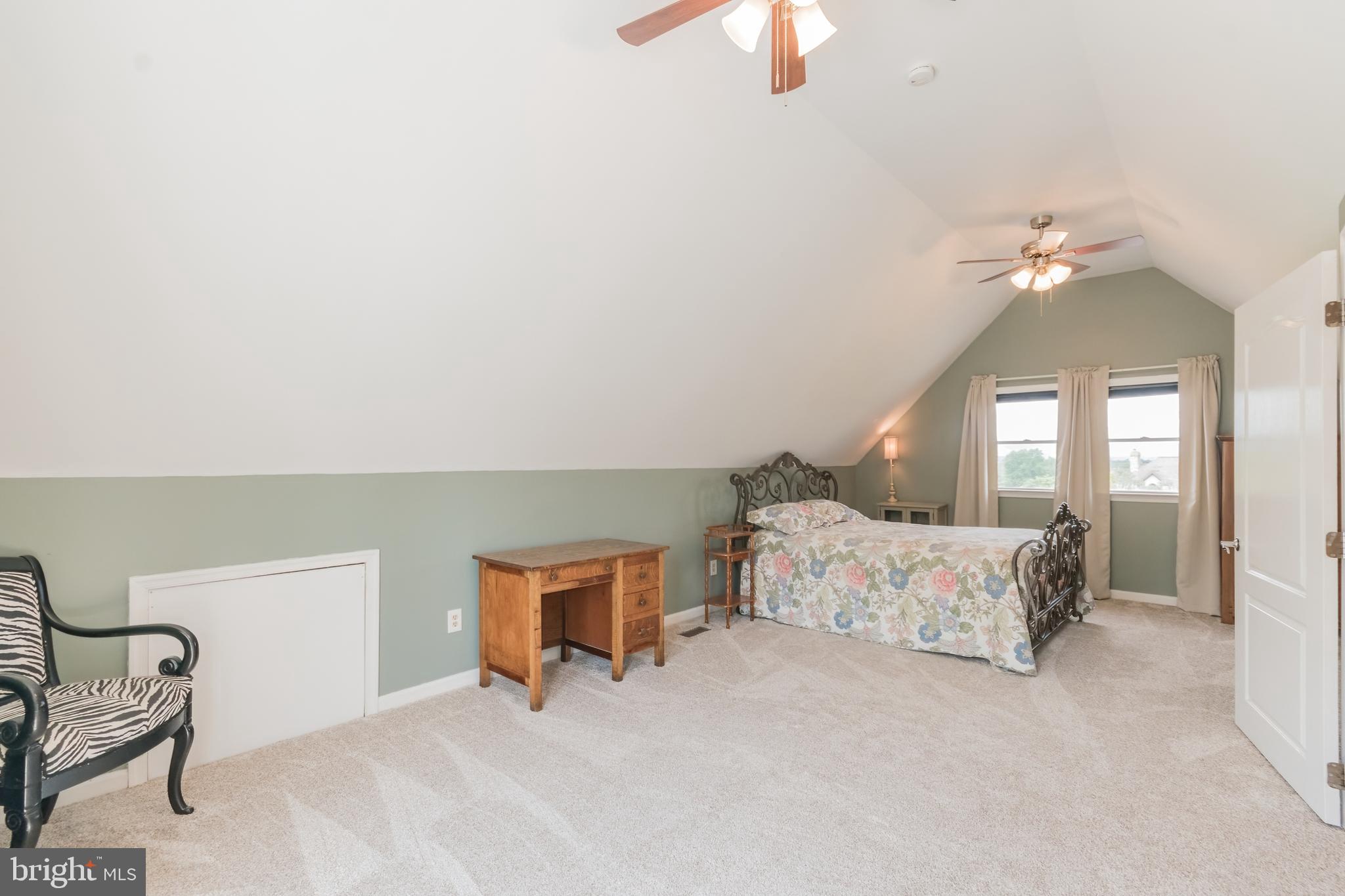 VILLAGE SQUARE - Residential