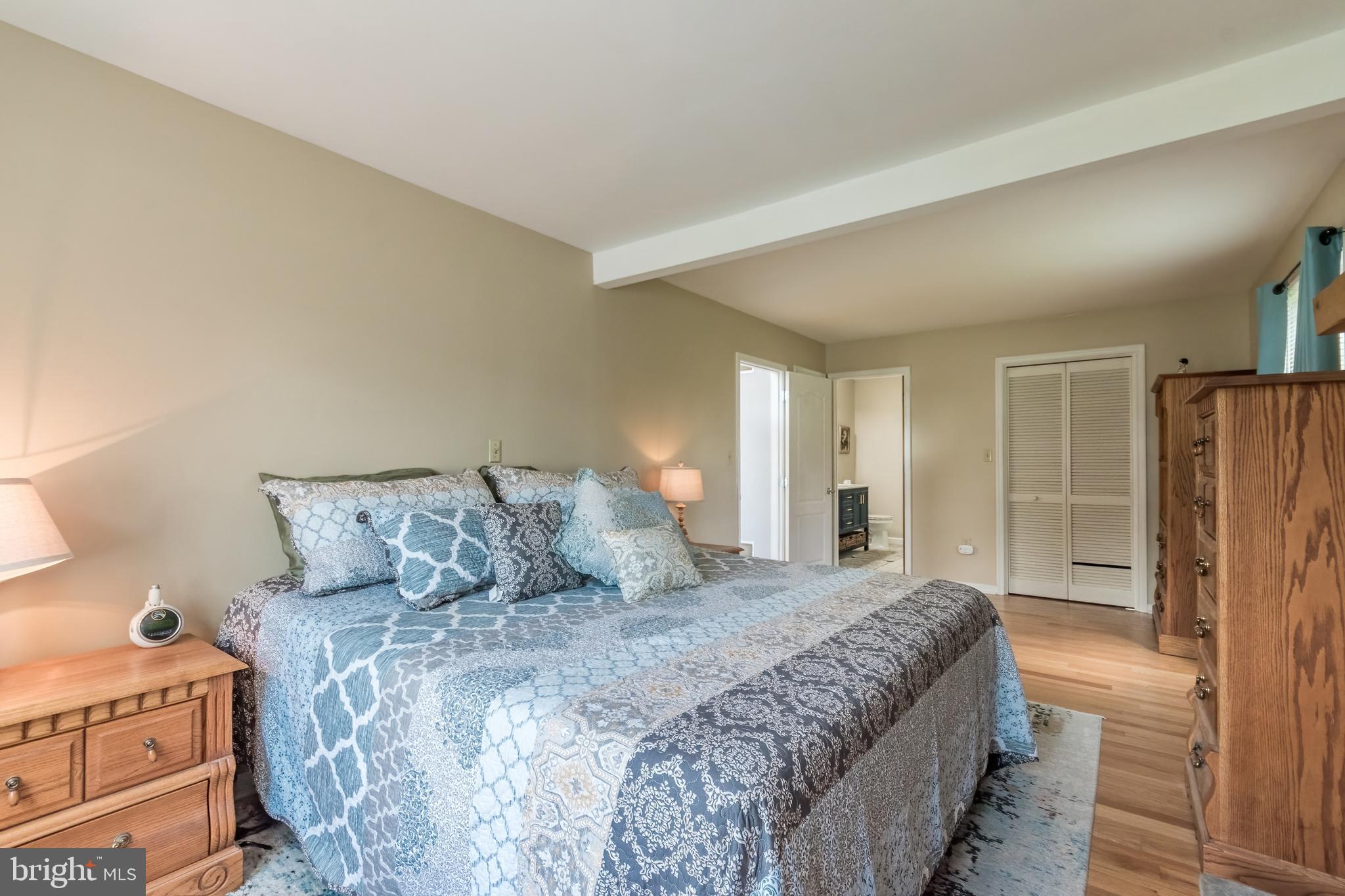 VILLAGE SQUARE - Residential