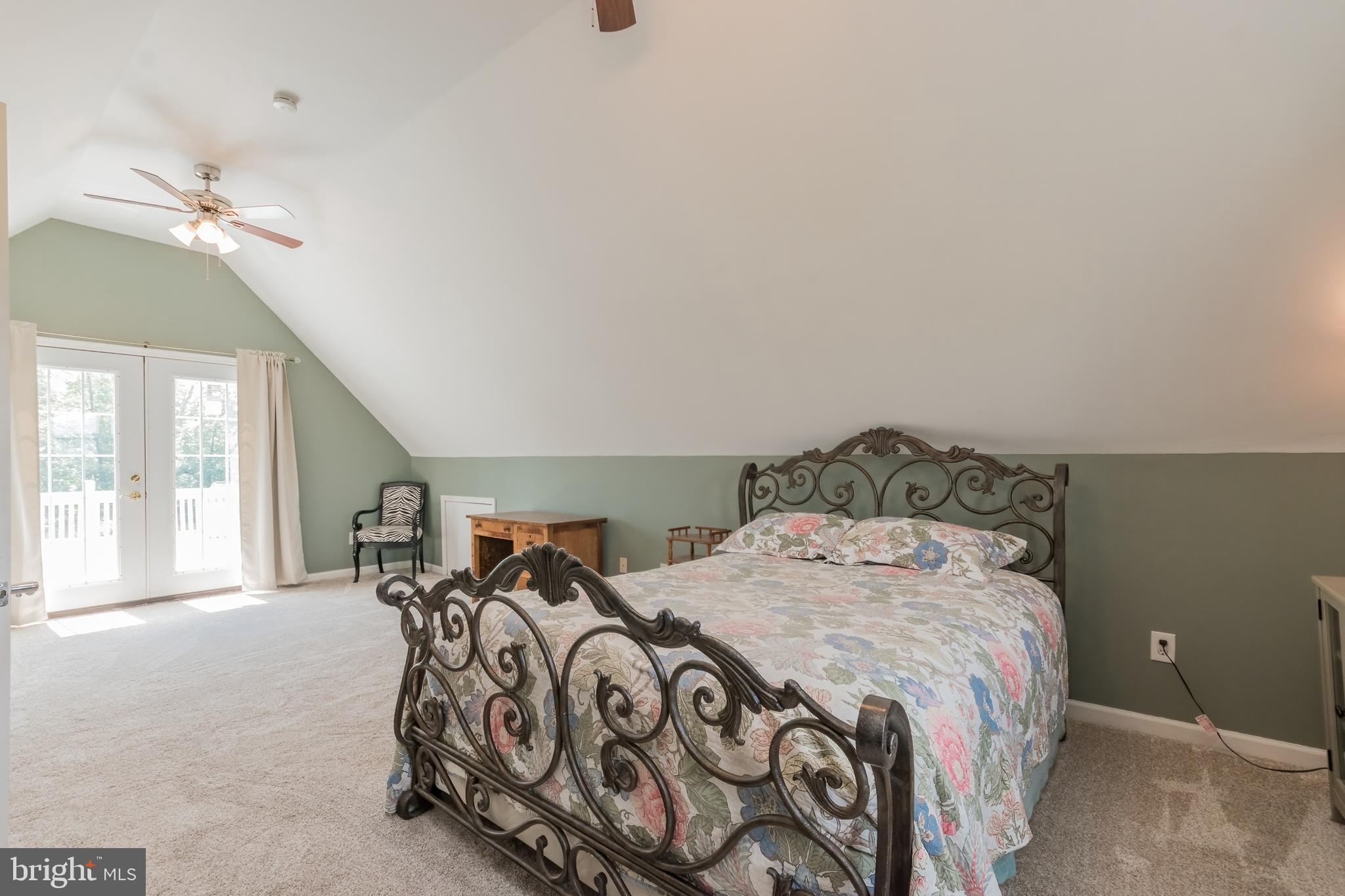 VILLAGE SQUARE - Residential