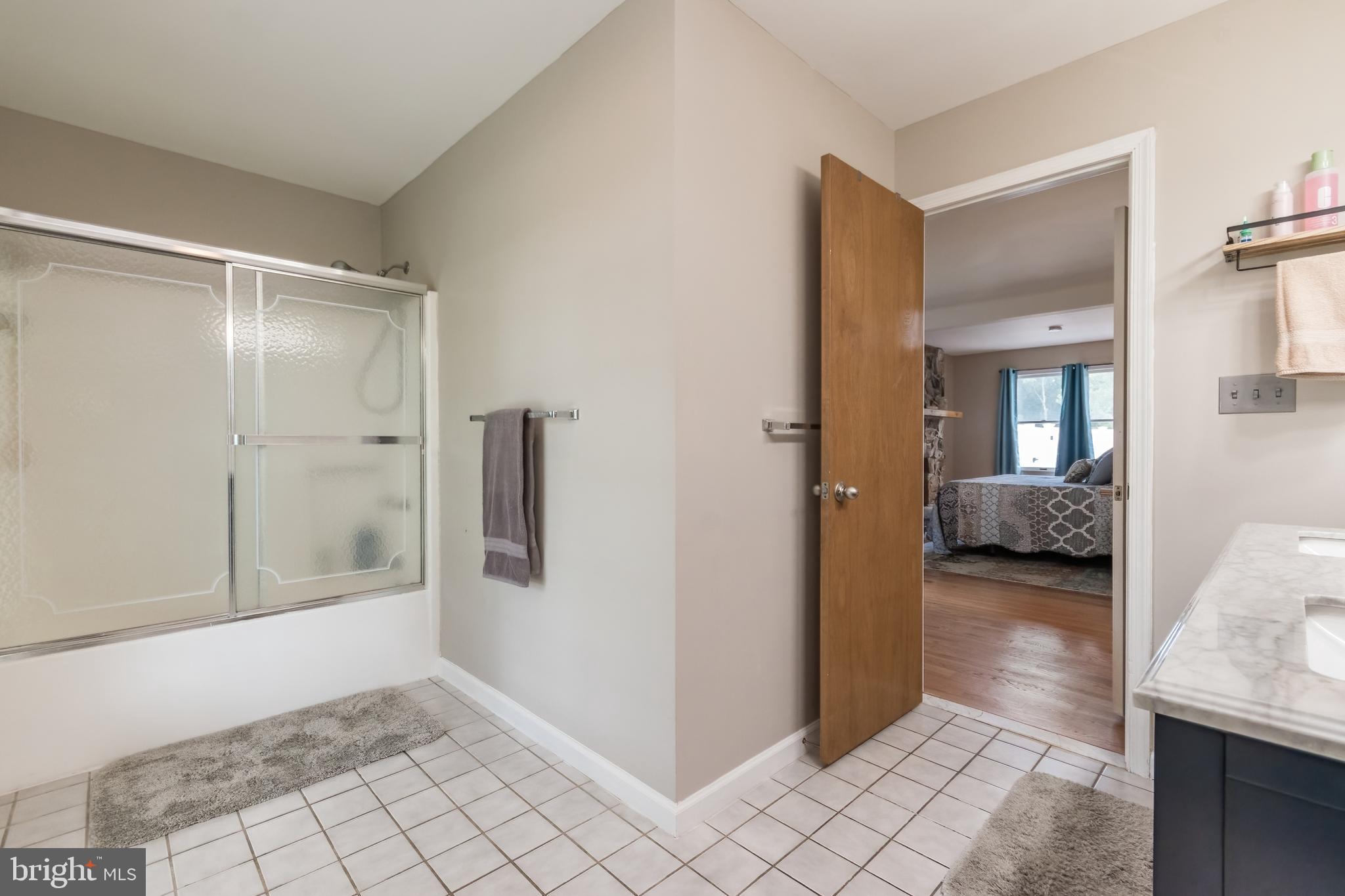 VILLAGE SQUARE - Residential