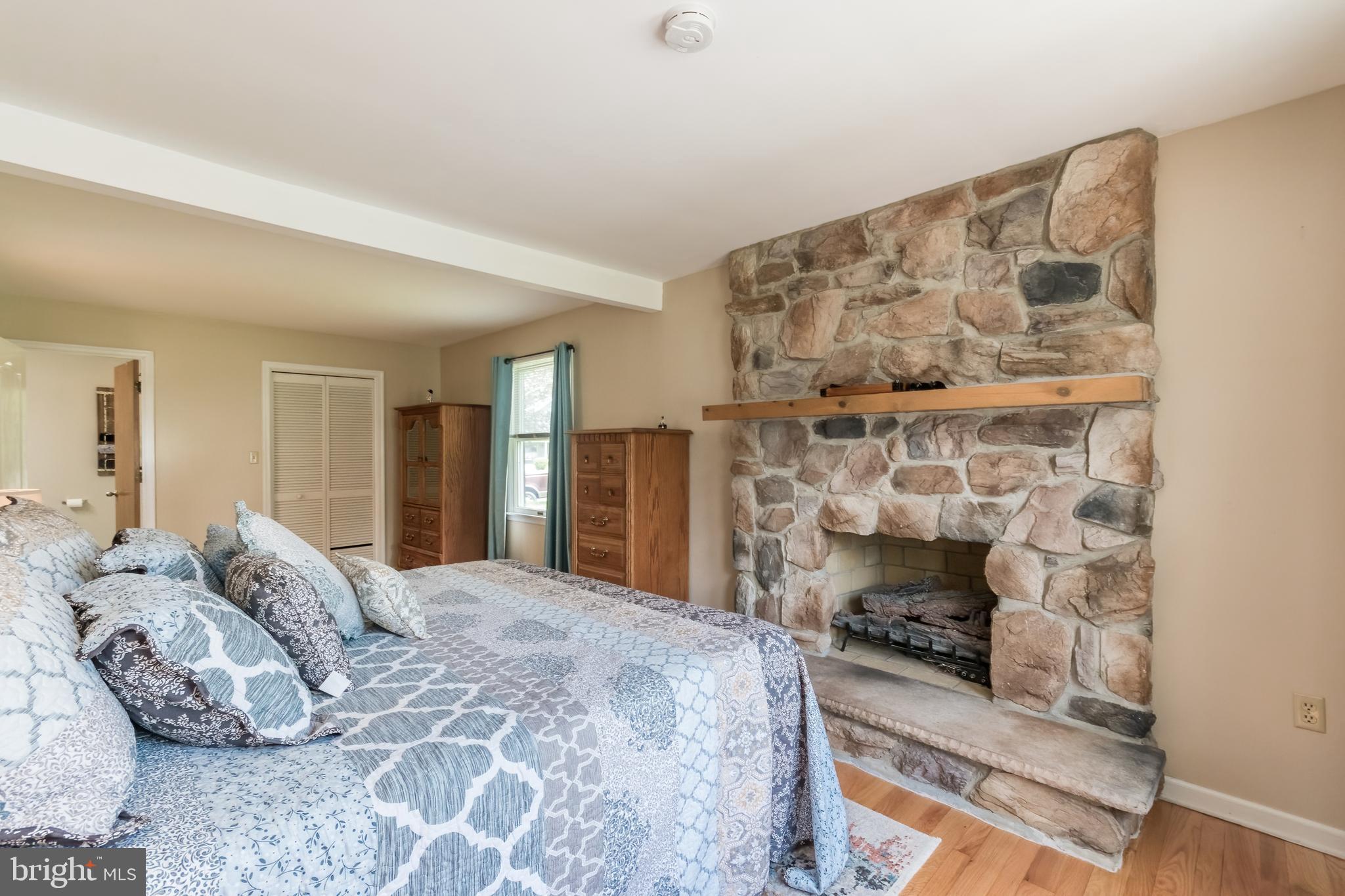 VILLAGE SQUARE - Residential