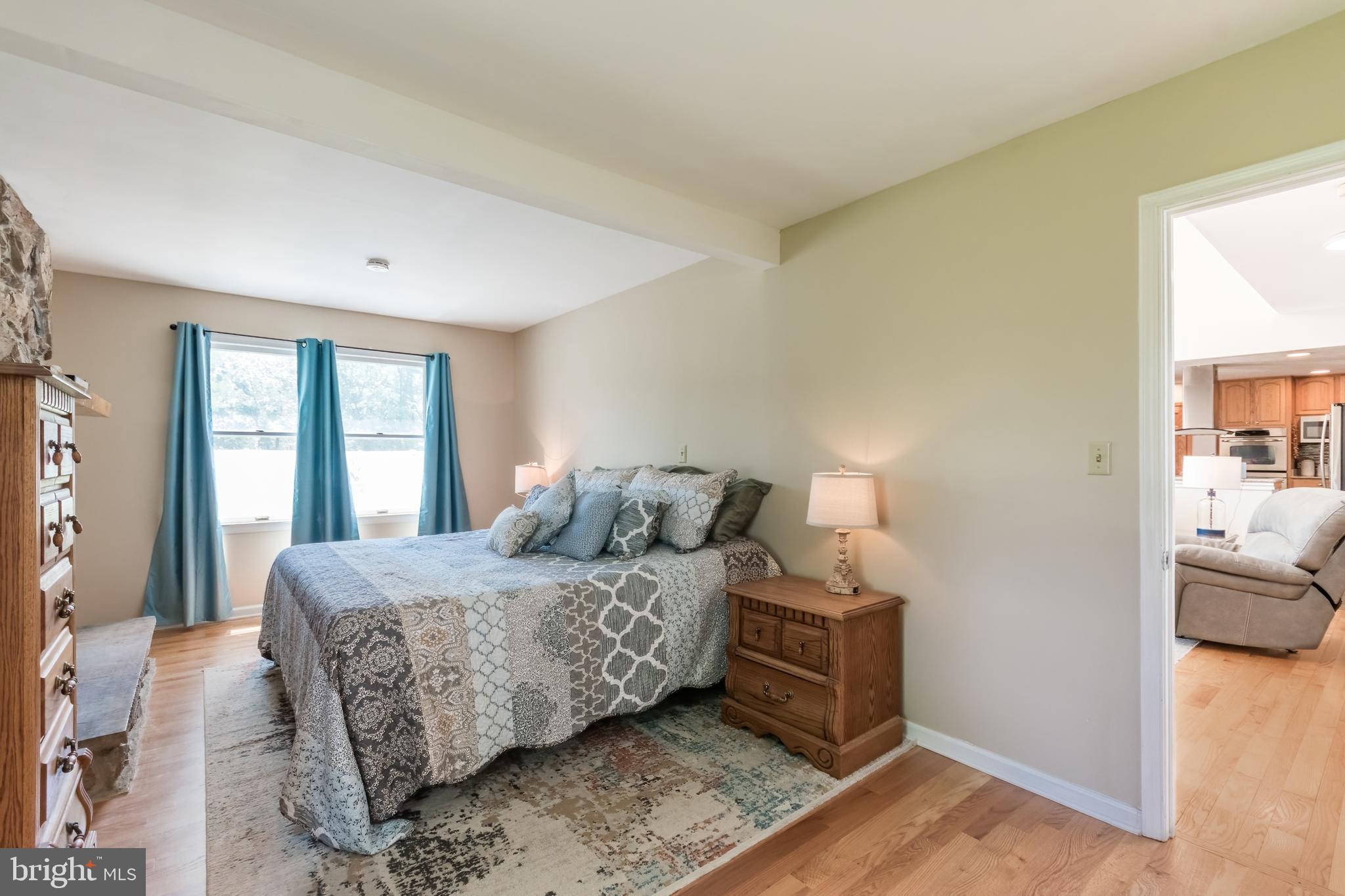 VILLAGE SQUARE - Residential