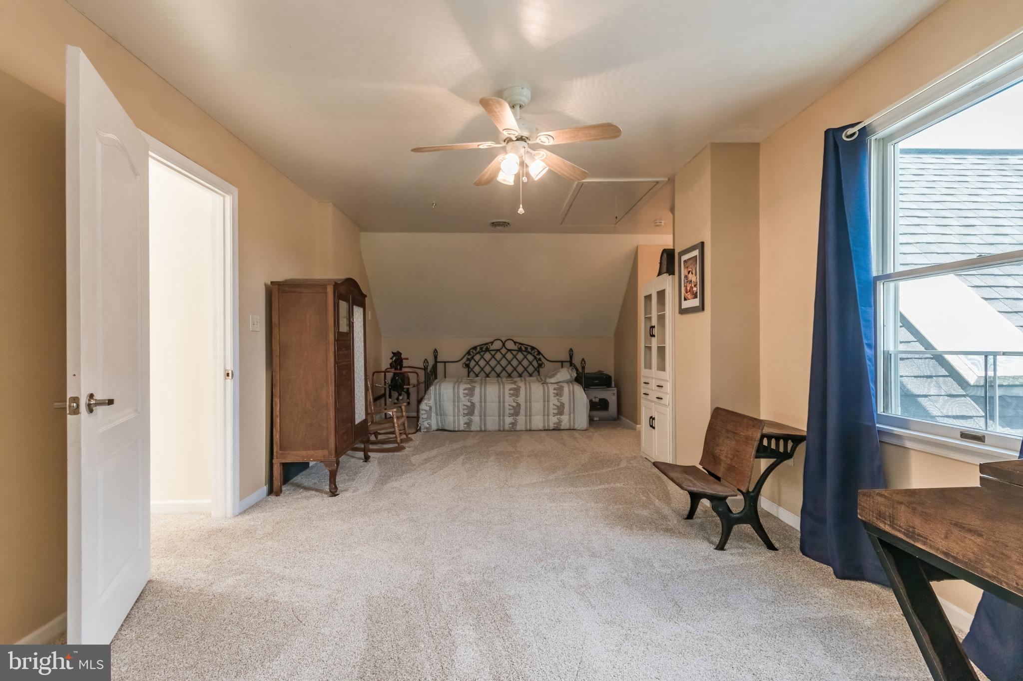 VILLAGE SQUARE - Residential