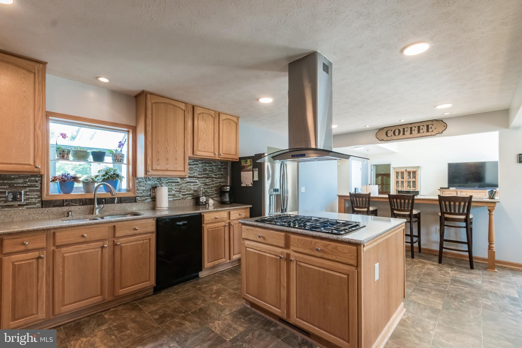 VILLAGE SQUARE - Residential