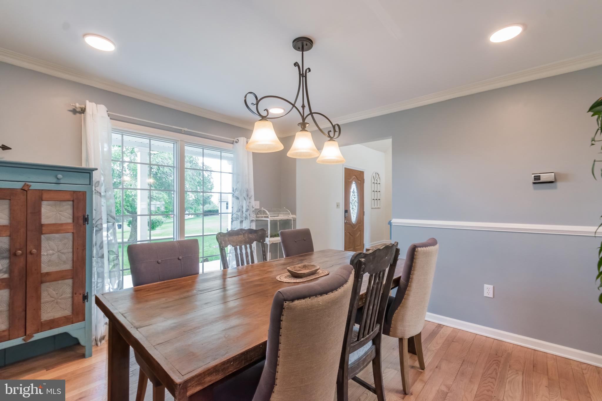 VILLAGE SQUARE - Residential