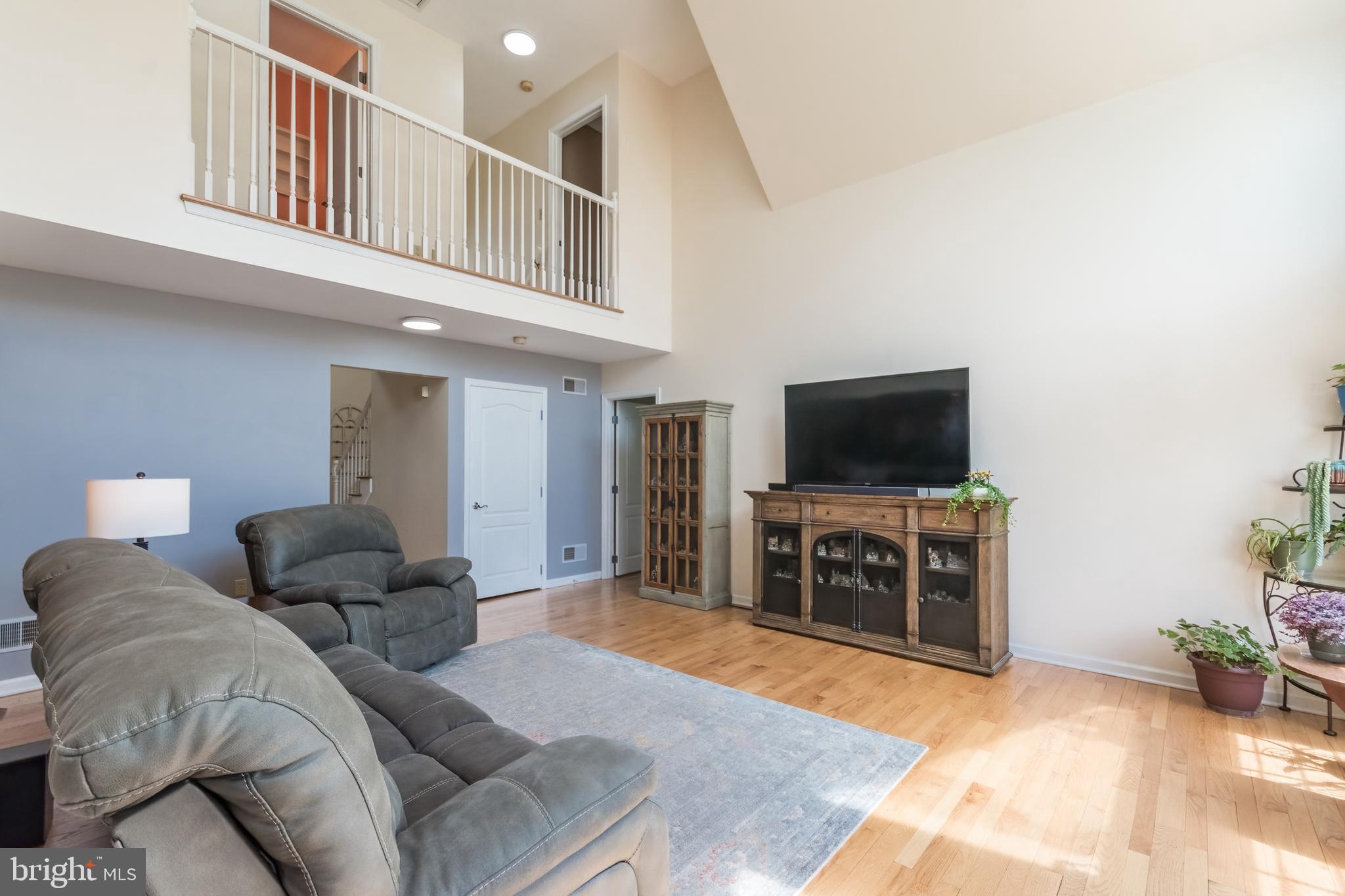 VILLAGE SQUARE - Residential